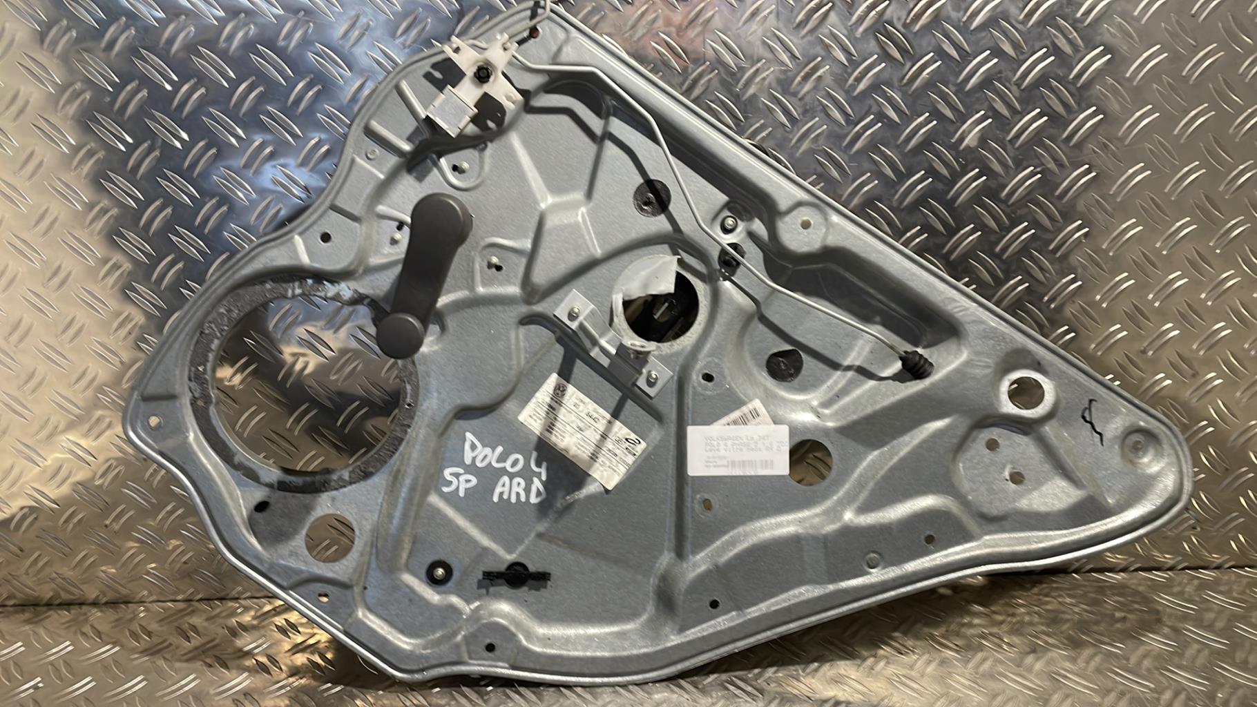 Alzacristalli manuale posteriore destro VOLKSWAGEN POLO 4 PHASE 2 Diésel - 1