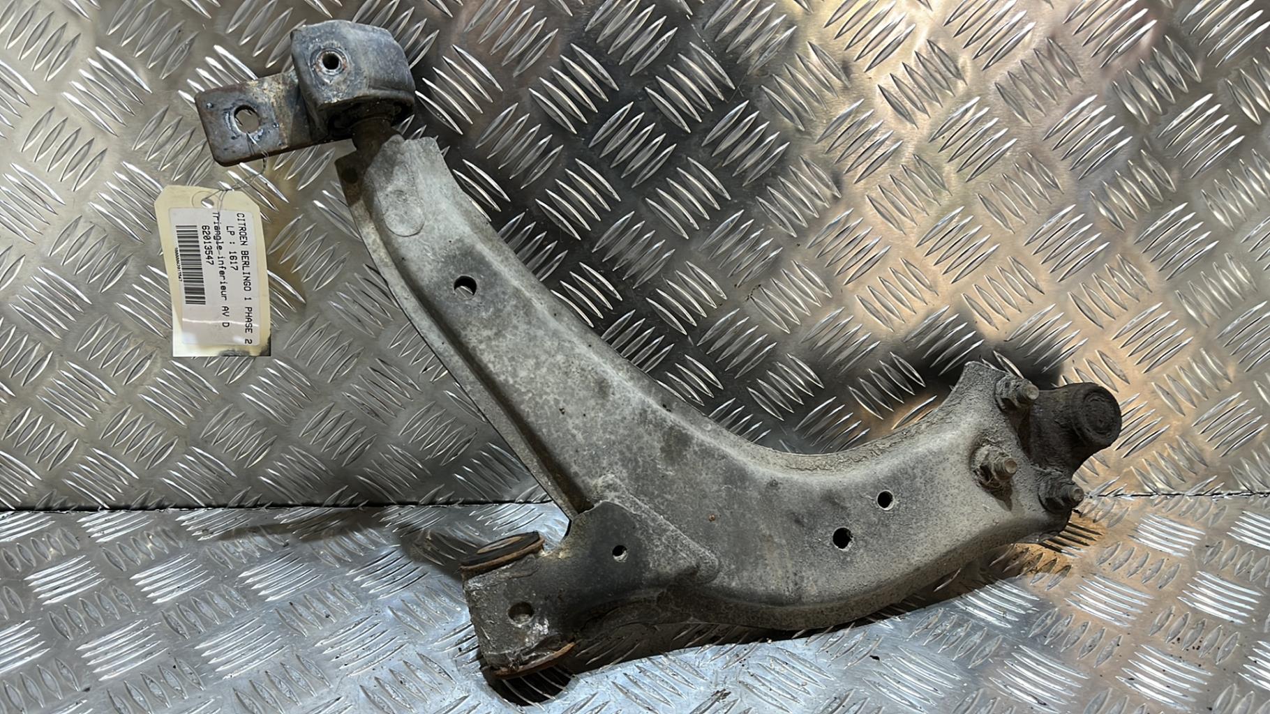 Triangolo inferiore anteriore destro CITROEN BERLINGO 1 PHASE 2 Diésel - 1