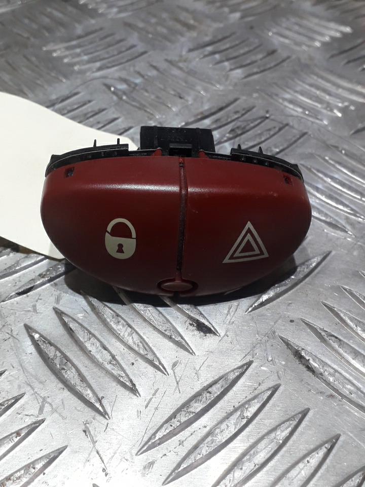 Bouton de warning PEUGEOT 206 PHASE 2 Essence - 1