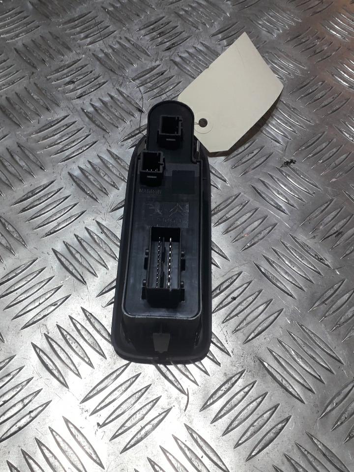 Interruttore lavacristalli anteriore sinistro PEUGEOT 508 1 SW PHASE 2 BREAK Diésel - 1