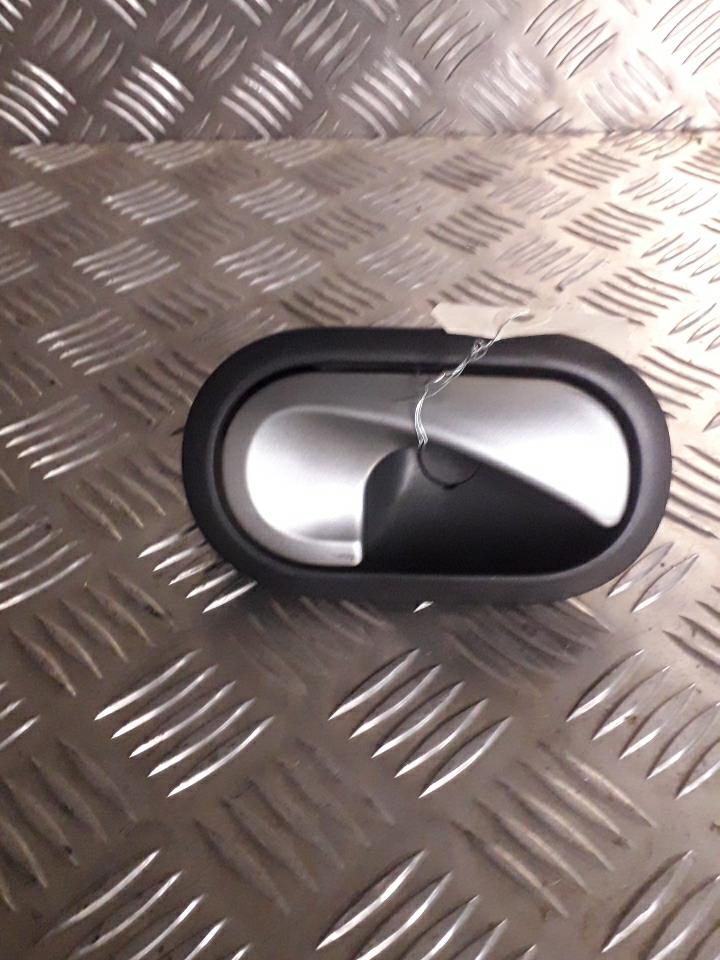 Maniglia interna posteriore destra RENAULT CLIO 3 PHASE 1 Diésel - 1
