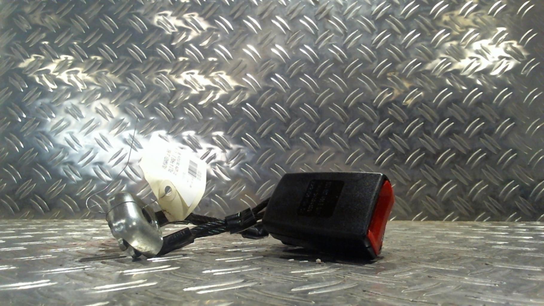 Aggancio cintura sicurezza posteriore sinistro VOLKSWAGEN POLO 4 PHASE 2 Diésel - 1