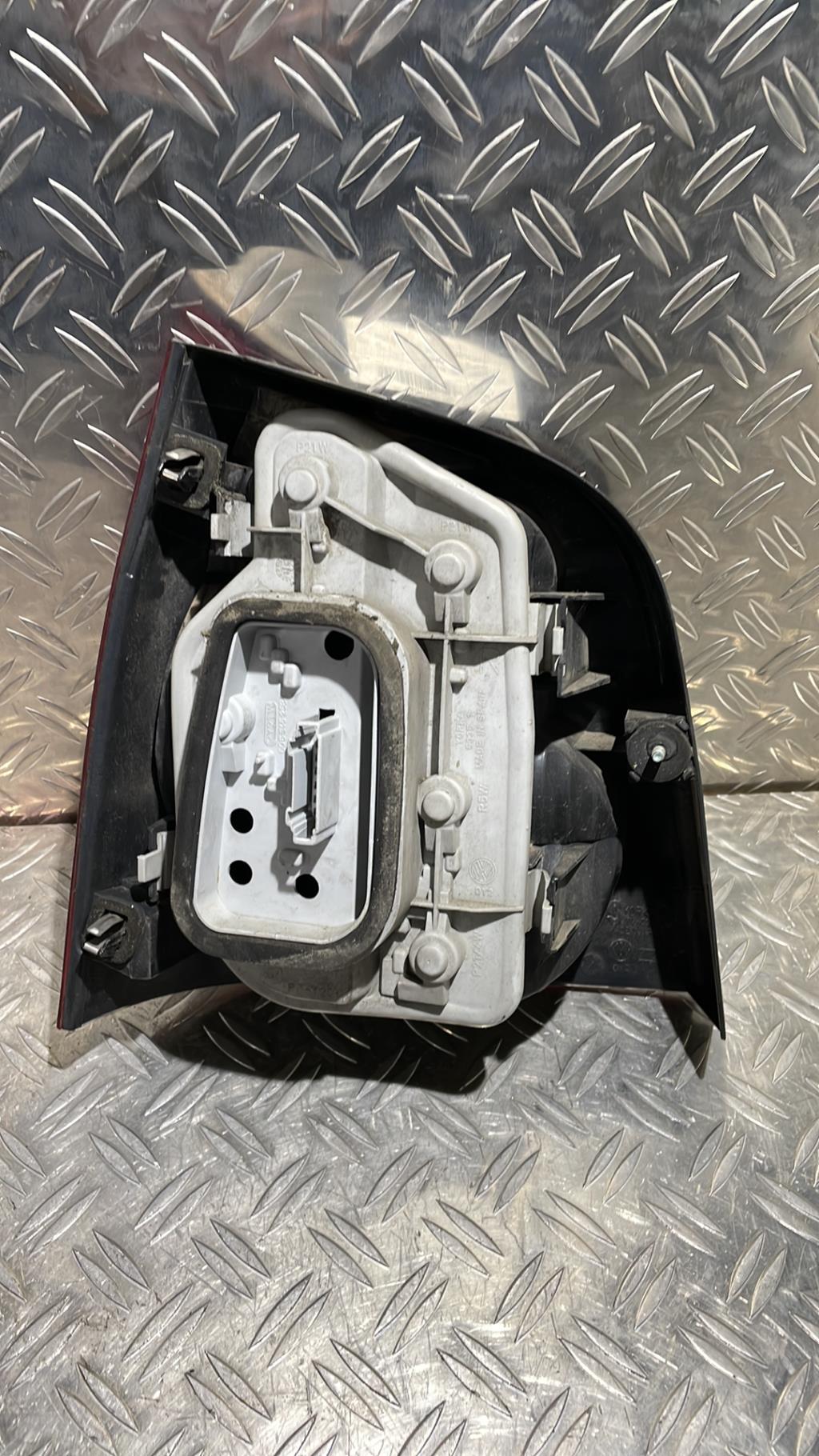 Fanale posteriore principale destro (luci) VOLKSWAGEN POLO 4 PHASE 1 Diésel - 1