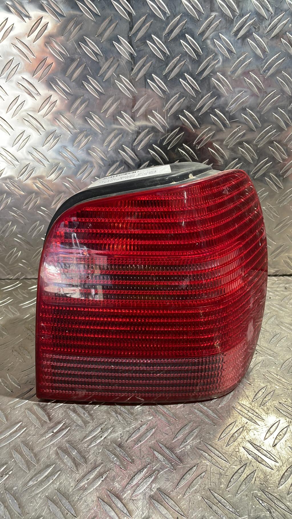 Fanale posteriore principale destro (luci) VOLKSWAGEN POLO 3 PHASE 2 Gasolina - 1