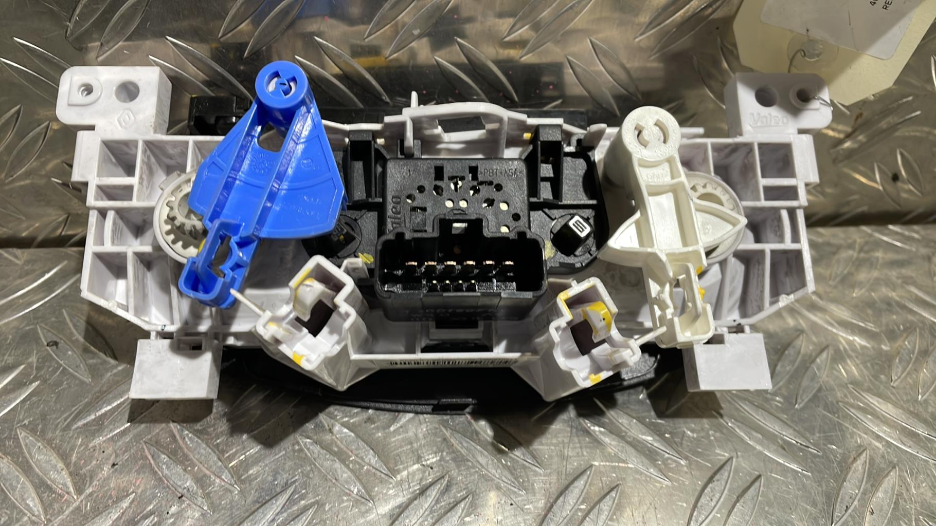 Commande chauffage DACIA DUSTER 1 PHASE 1 Diesel - 1
