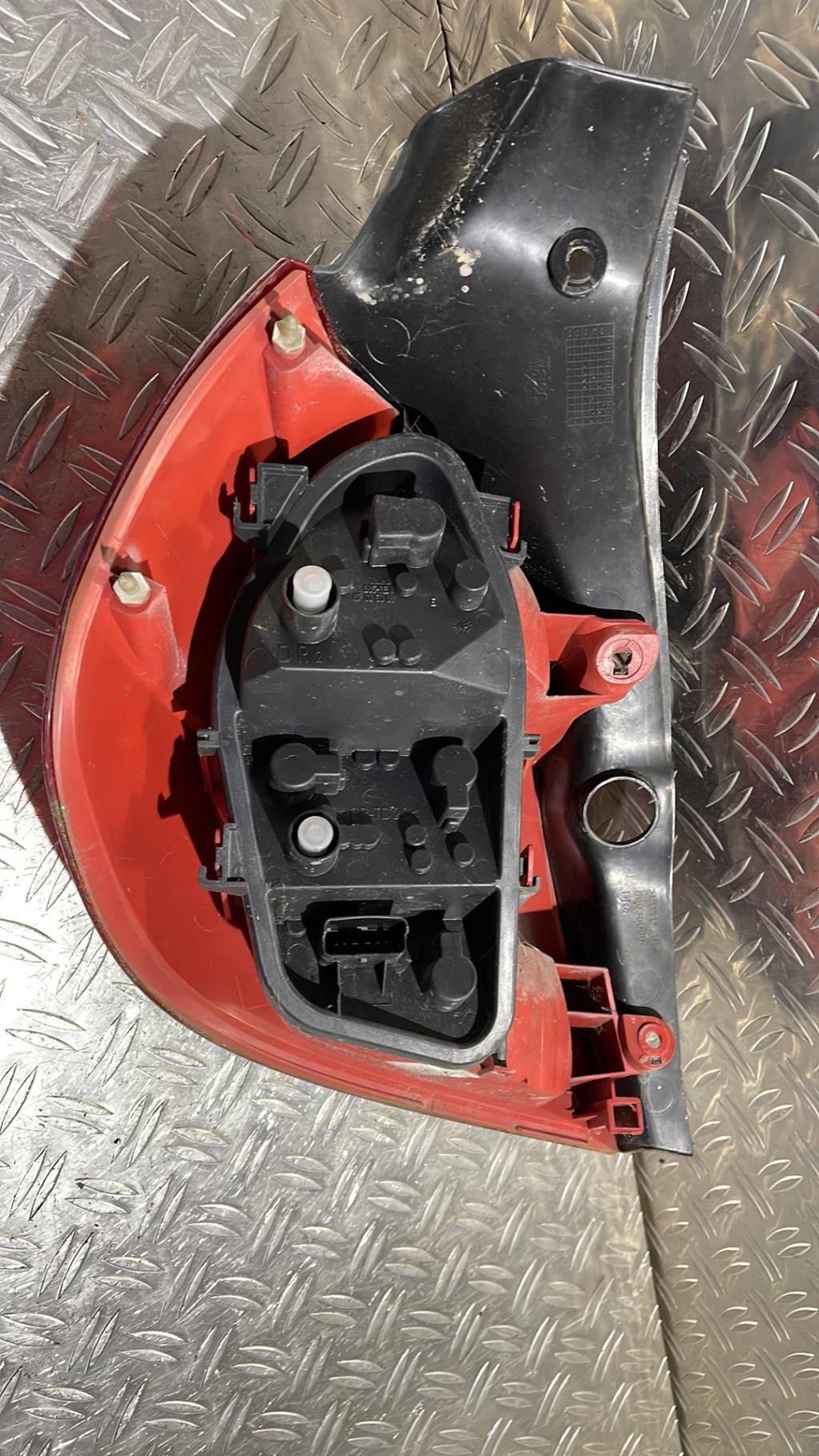 Fanale posteriore principale destro (luci) RENAULT CLIO 3 PHASE 1  - 1