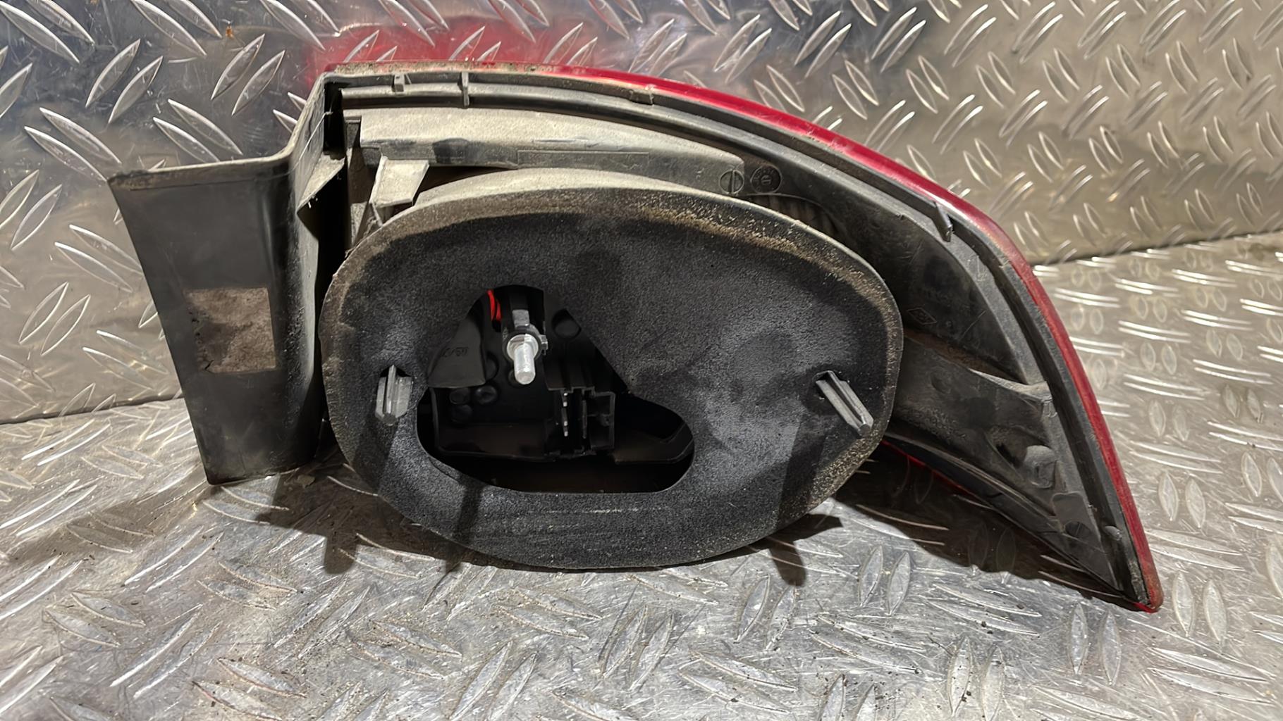 Fanale posteriore principale sinistro (luci) RENAULT LAGUNA 2 PHASE 2 Diésel - 1