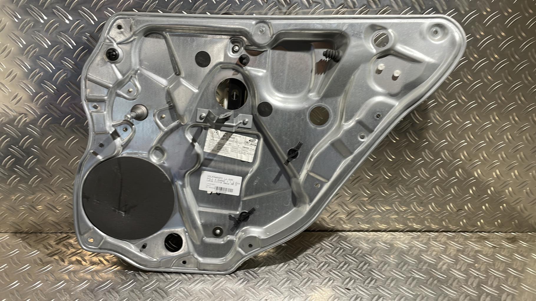 Alzacristalli manuale posteriore destro VOLKSWAGEN POLO 4 PHASE 1 Gasolina - 1