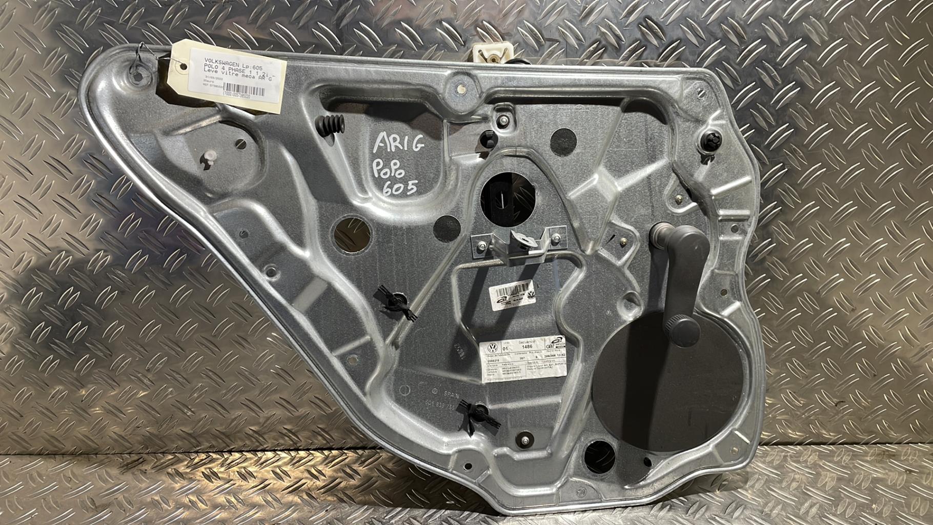 Alzacristalli manuale posteriore sinistro VOLKSWAGEN POLO 4 PHASE 1 Gasolina - 1