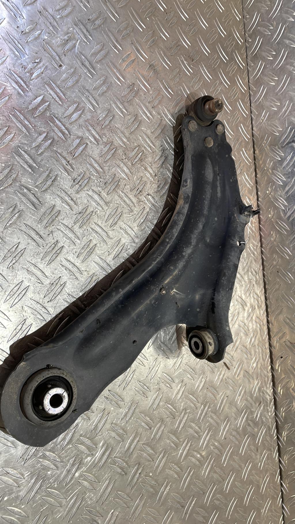 Triangolo inferiore anteriore sinistro RENAULT KANGOO 2 PHASE 1 Diésel - 1