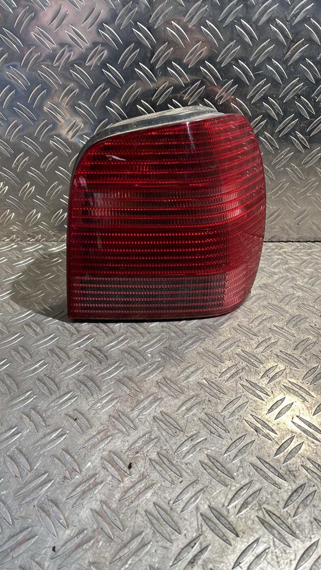 Fanale posteriore principale destro (luci) VOLKSWAGEN POLO 3 PHASE 2 Diésel - 1