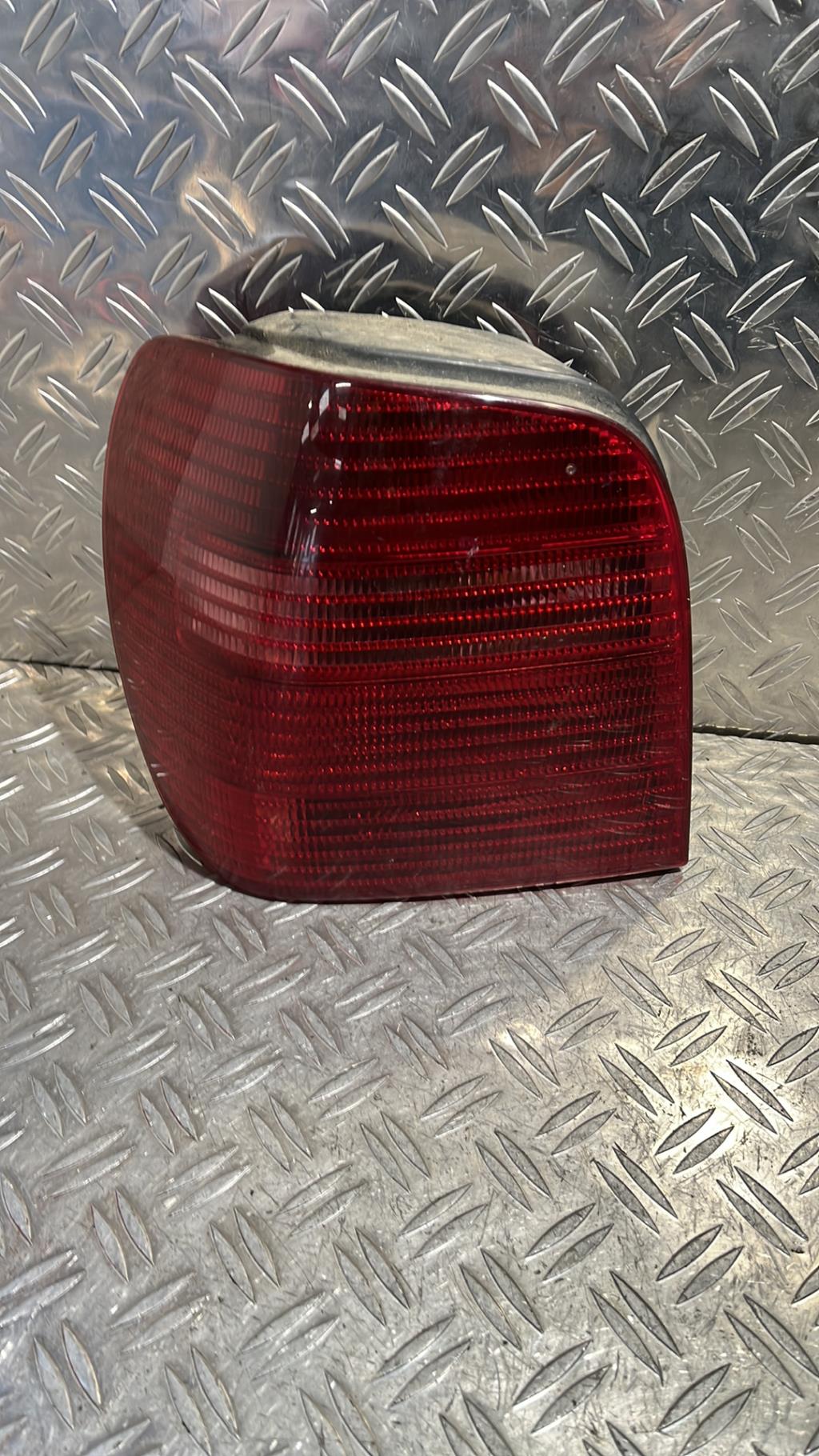 Fanale posteriore principale sinistro (luci) VOLKSWAGEN POLO 3 PHASE 2 Diésel - 1