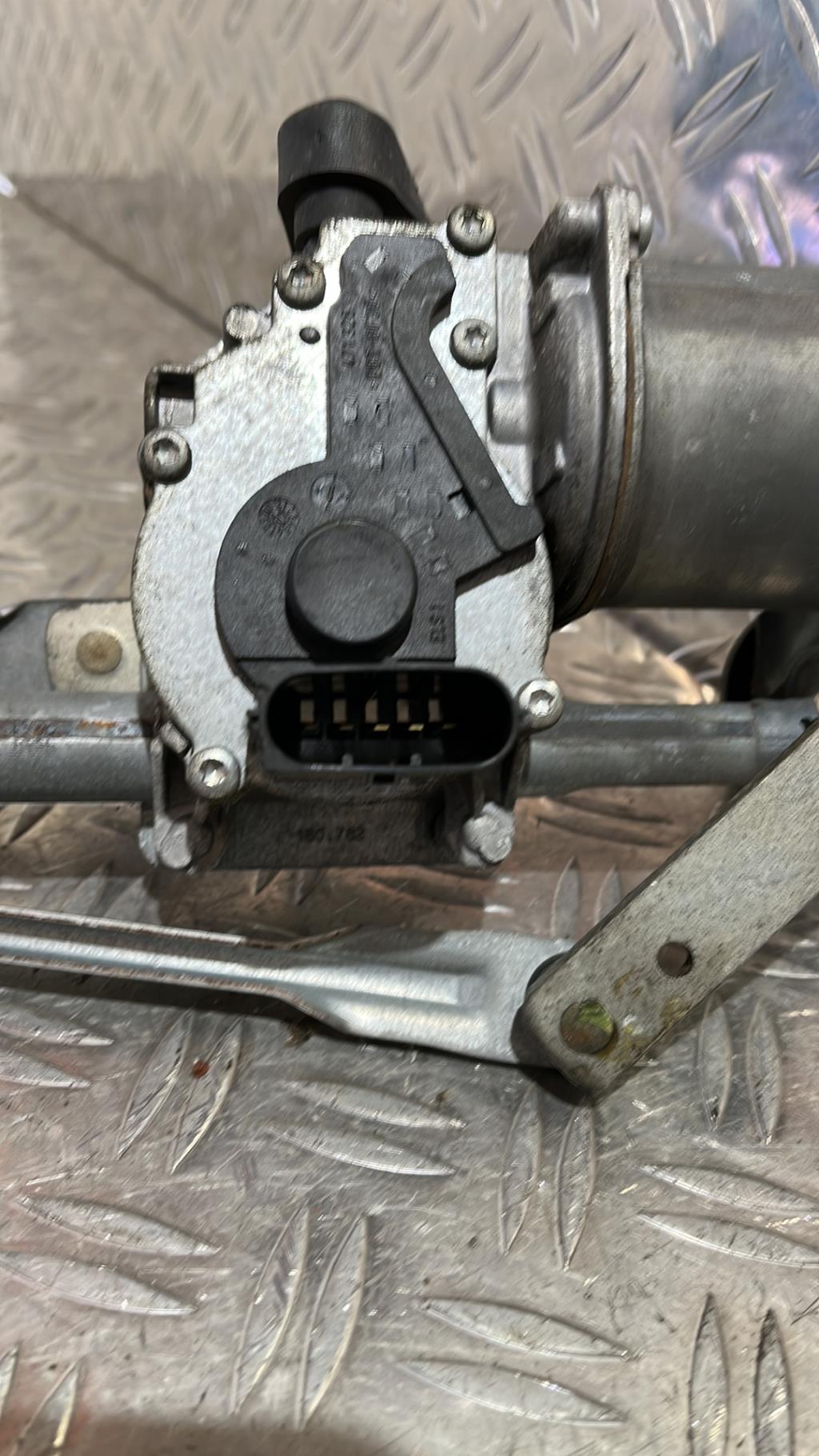 Motore tergicristallo anteriore FORD FIESTA 5 PHASE 2 Diésel - 1