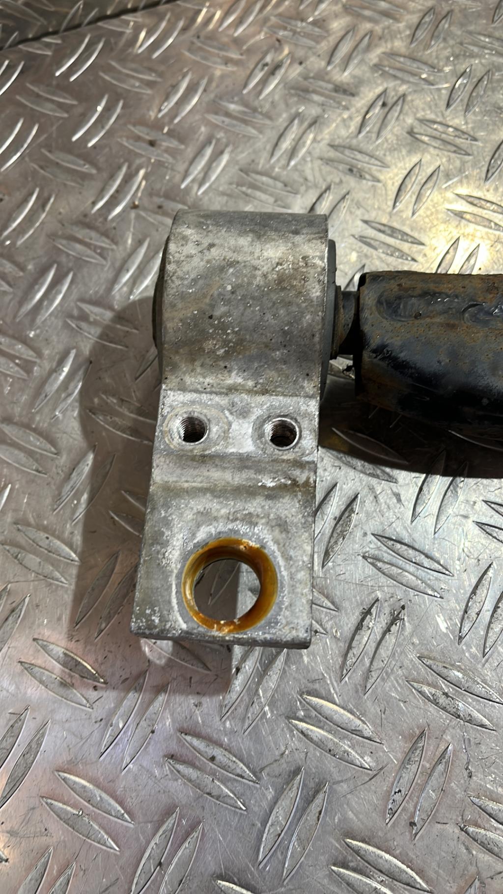 Triangolo inferiore anteriore destro FORD FIESTA 5 PHASE 2 Diésel - 1