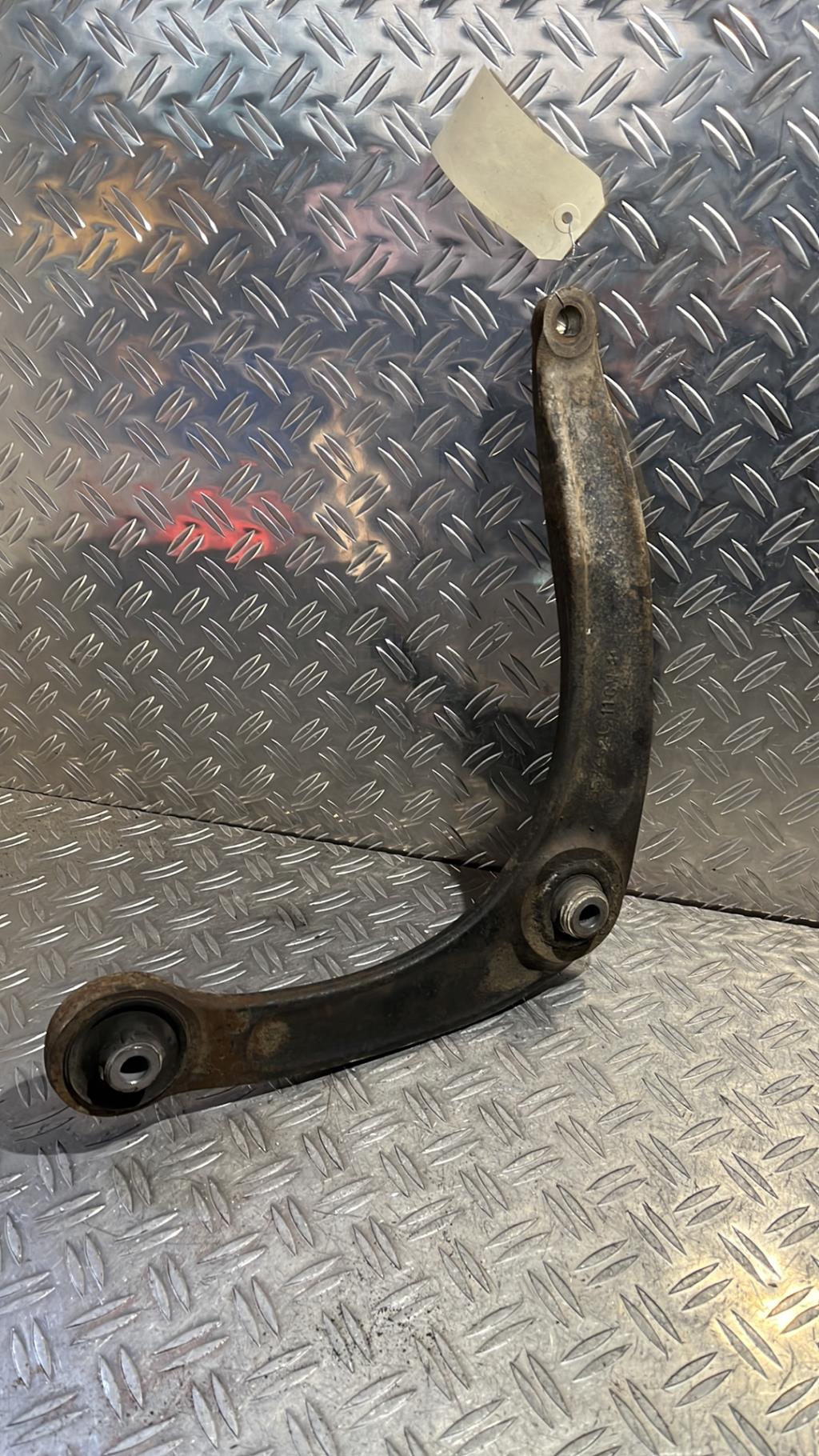 Triangolo inferiore anteriore sinistro PEUGEOT 307 PHASE 1 Diésel - 1