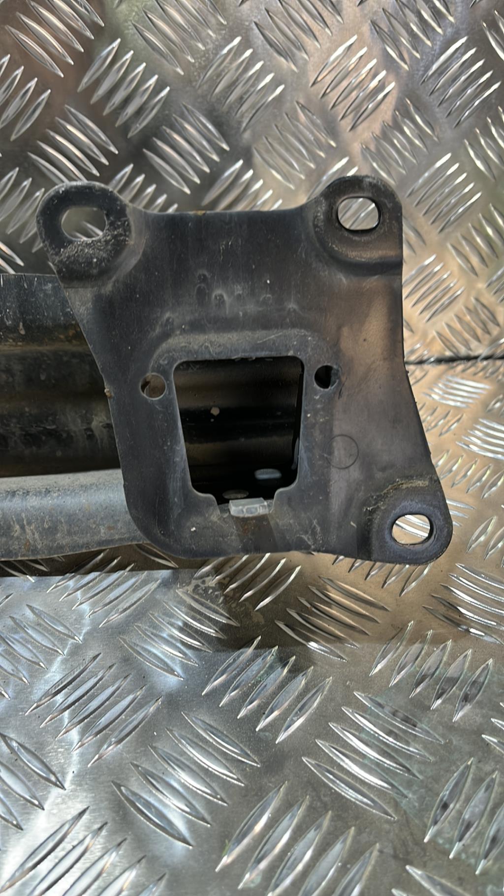 Assorbitore paraurti posteriore VOLKSWAGEN GOLF 5 Diésel - 1