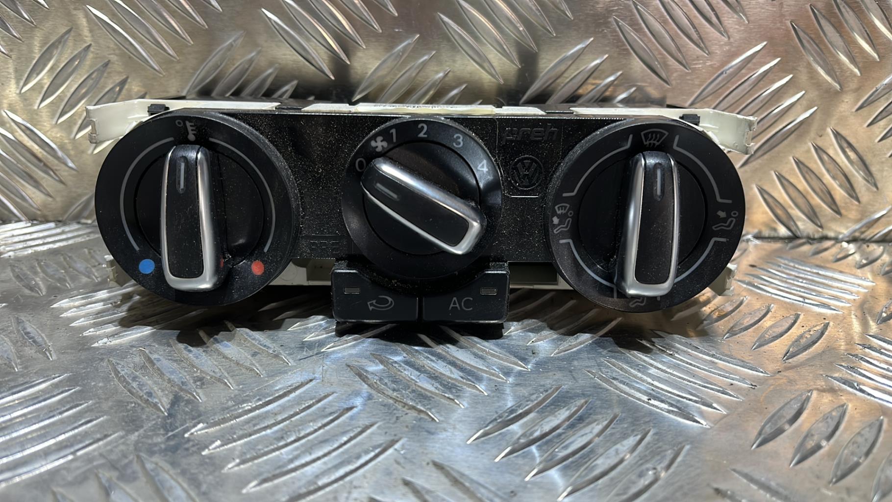 Commande chauffage VOLKSWAGEN POLO 5 PHASE 1 Diesel - 1