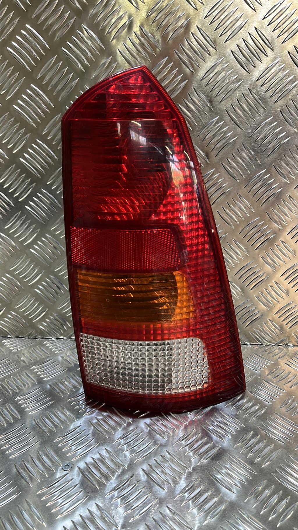 Fanale posteriore principale destro (luci) FORD FOCUS 1 BREAK Gasolina - 1