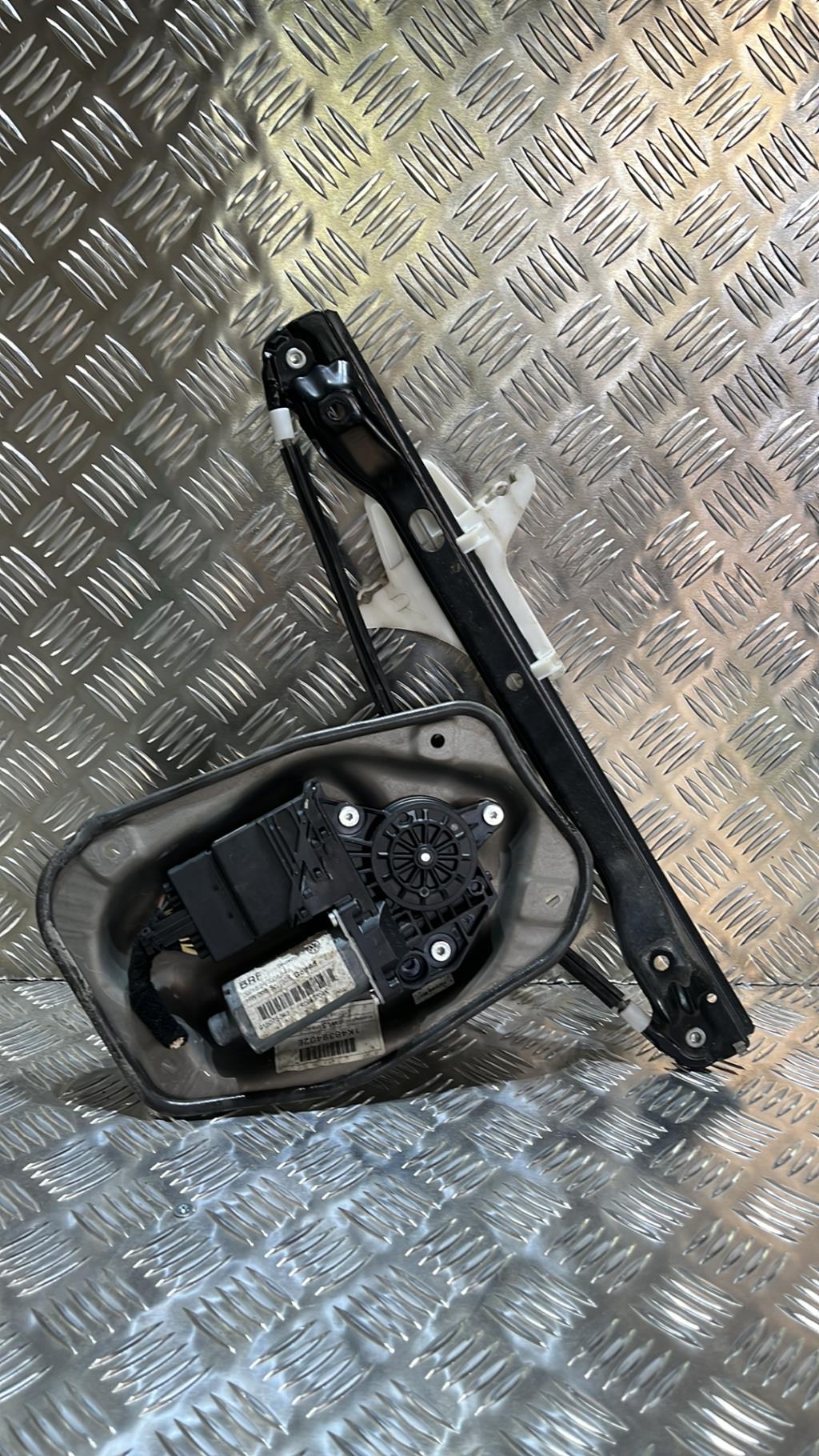 Alzacristalli elettrico posteriore destro VOLKSWAGEN GOLF 5 Diésel - 1