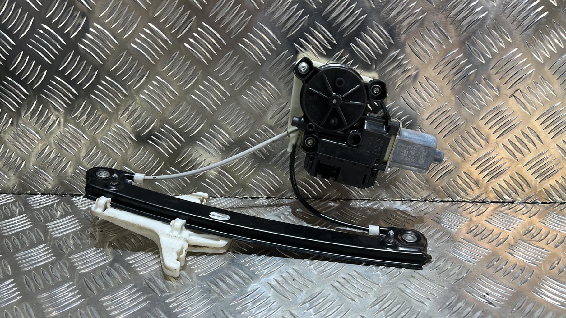 Alzacristalli elettrico posteriore destro VOLKSWAGEN POLO 5 PHASE 1 Diésel - 1
