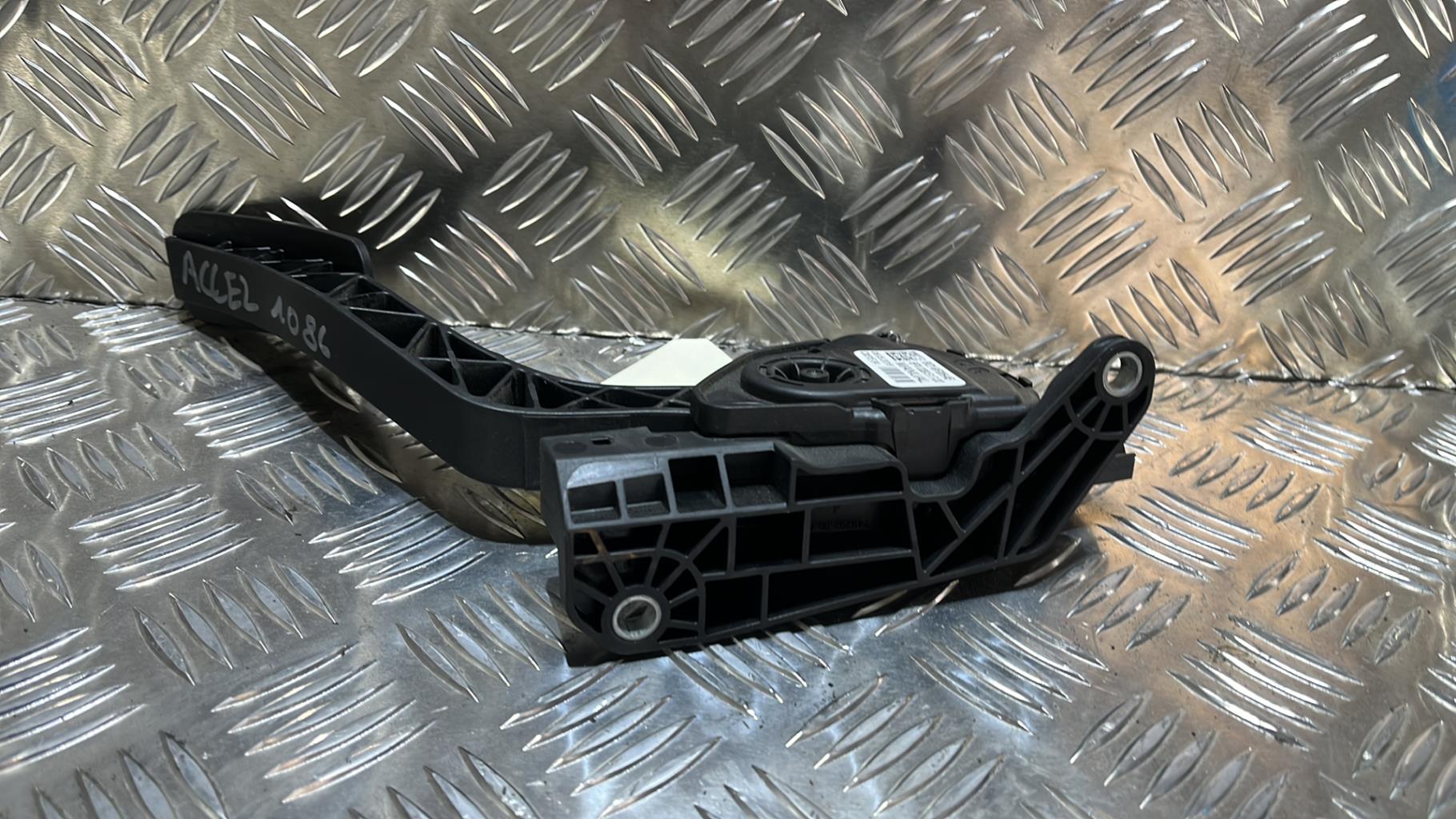 Pedale acceleratore FORD FIESTA 6 PHASE 2 Diésel - 1