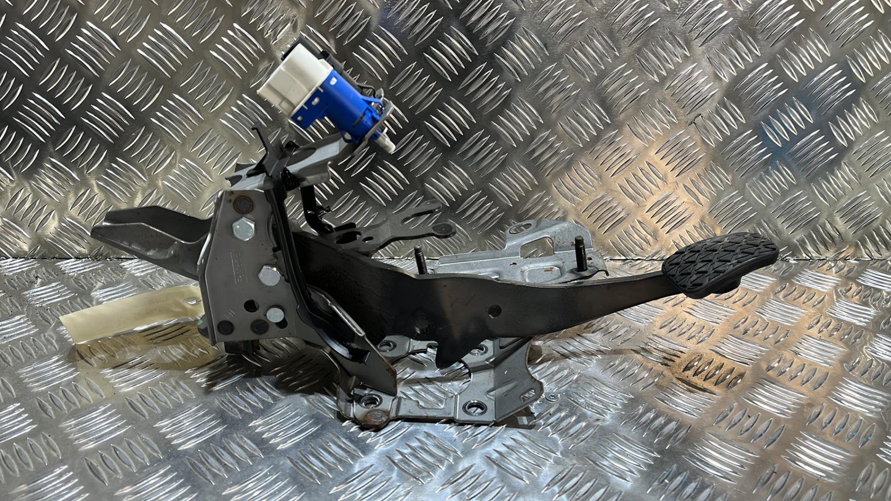 Pedale del freno FORD FIESTA 6 PHASE 2 Diésel - 1