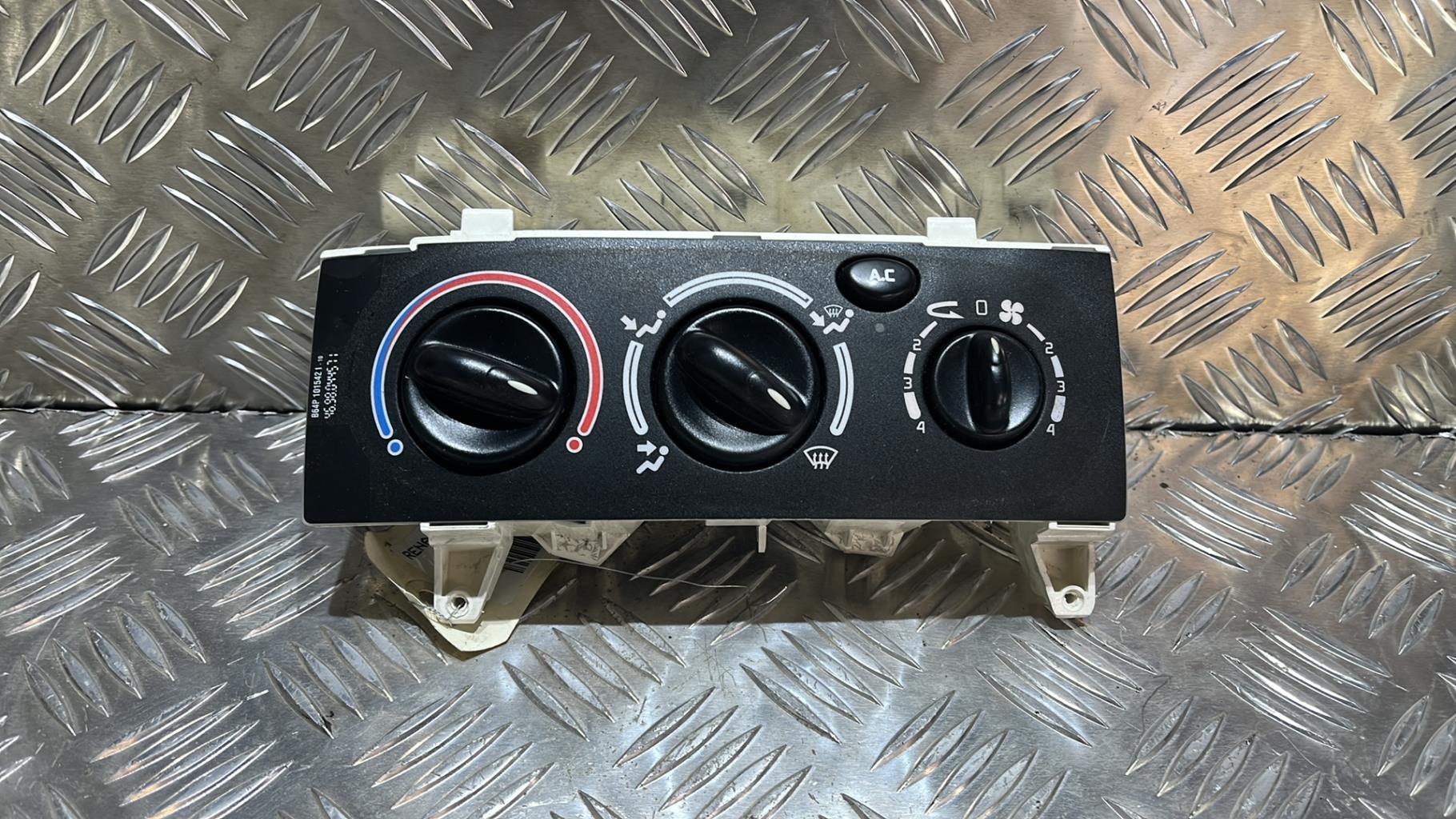Commande chauffage RENAULT MEGANE 1 PHASE 2 Essence - 1
