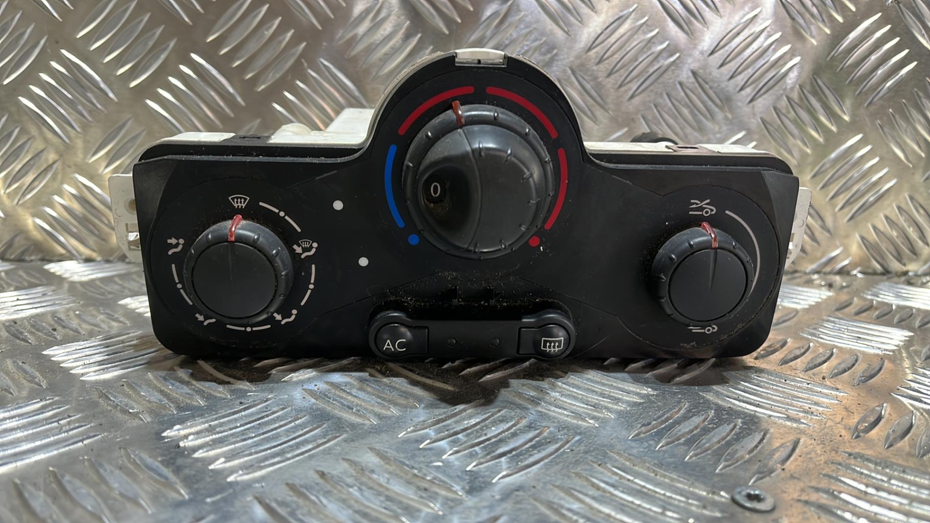 Commande chauffage RENAULT CLIO 3 PHASE 1 Diesel - 1