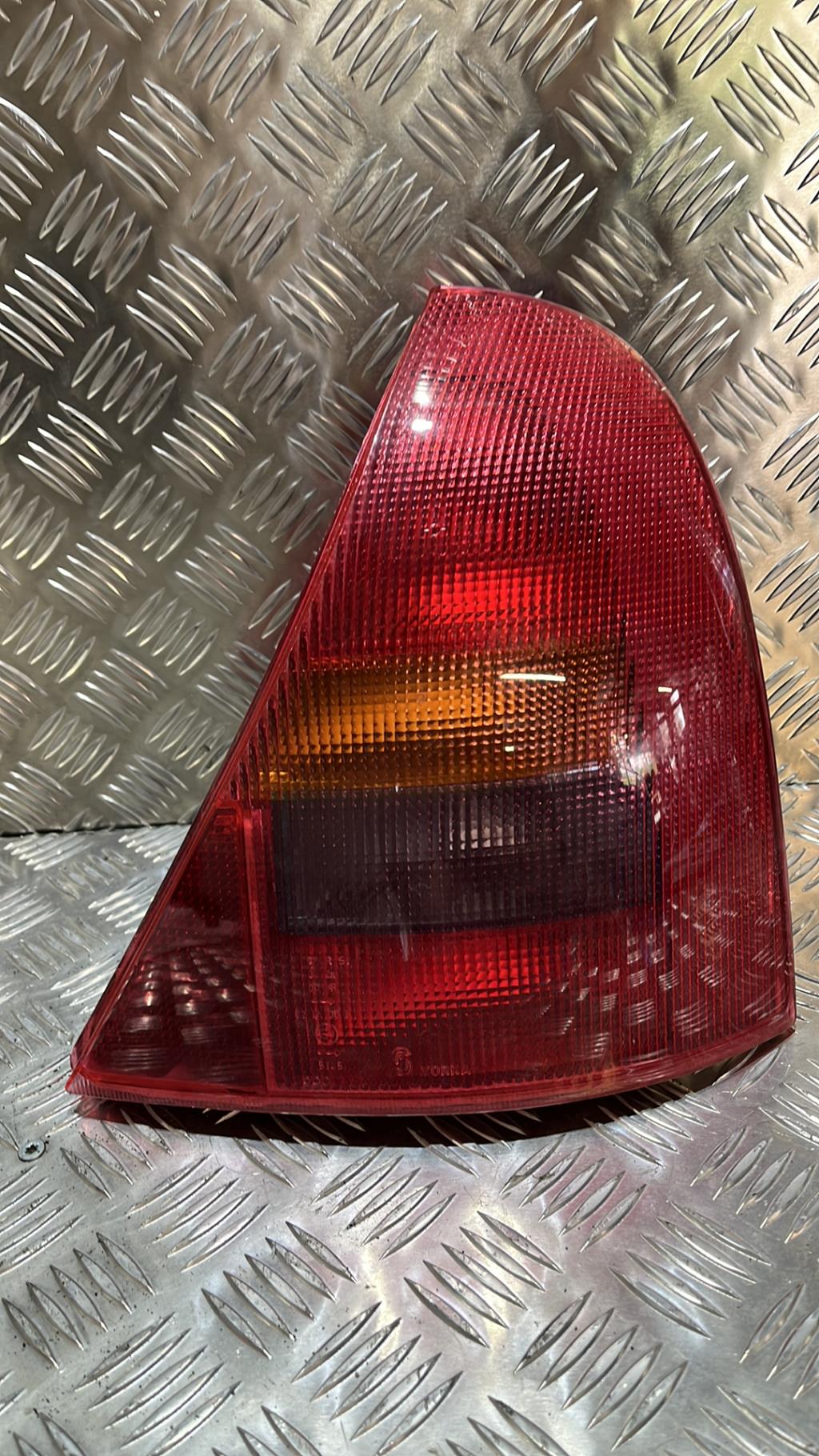 Fanale posteriore principale destro (luci) RENAULT CLIO 2 PHASE 1 Diésel - 1