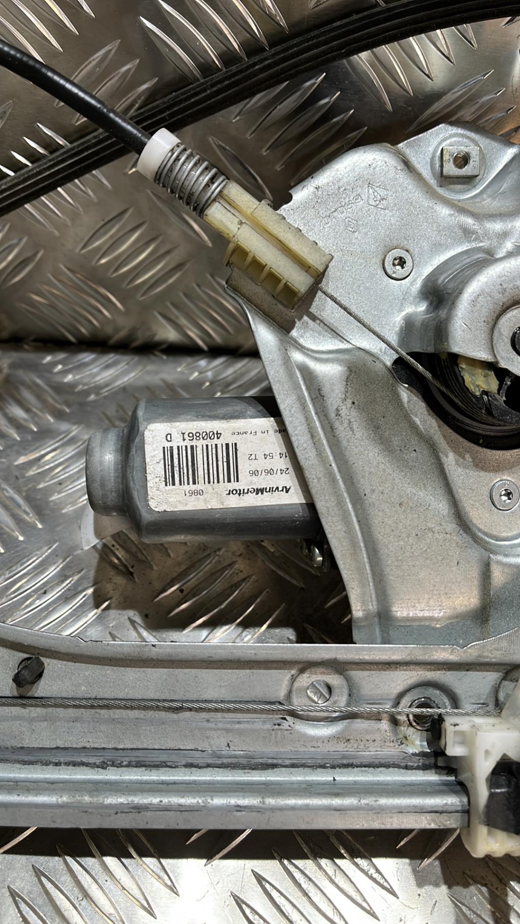 Alzacristalli elettrico anteriore destro RENAULT CLIO 3 PHASE 1 Diésel - 1