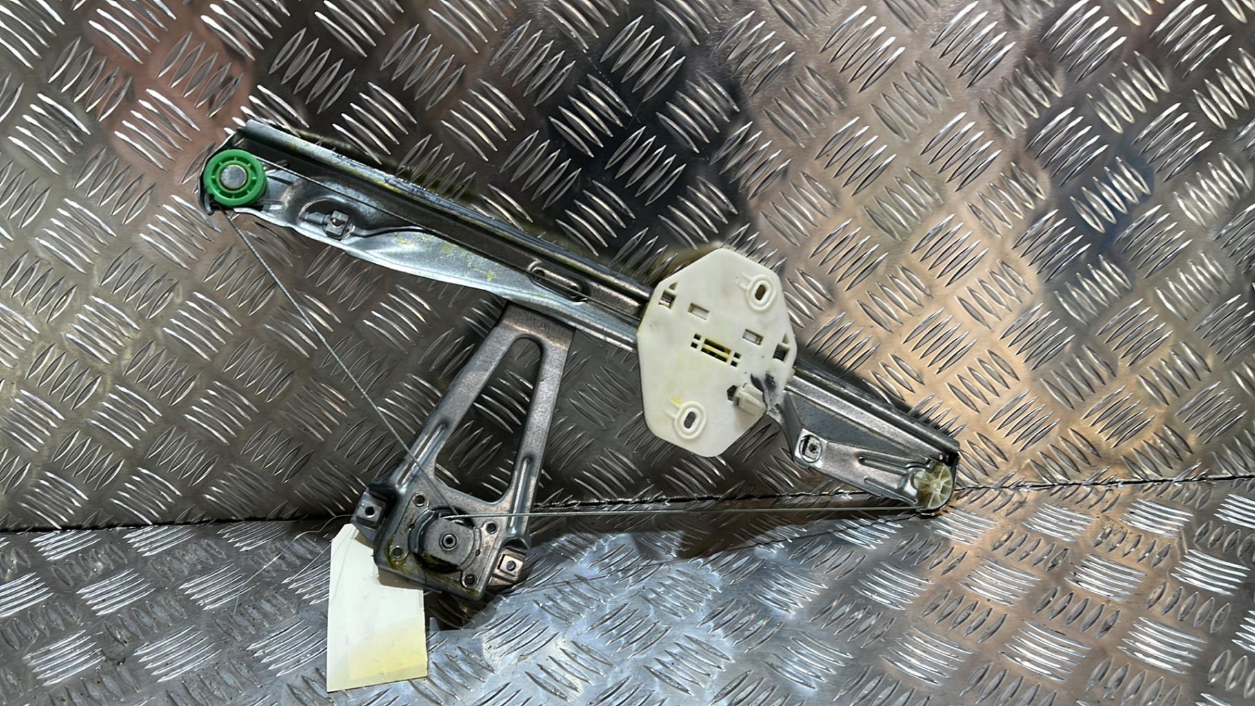 Alzacristalli manuale posteriore sinistro RENAULT CLIO 2 PHASE 1 Diésel - 1