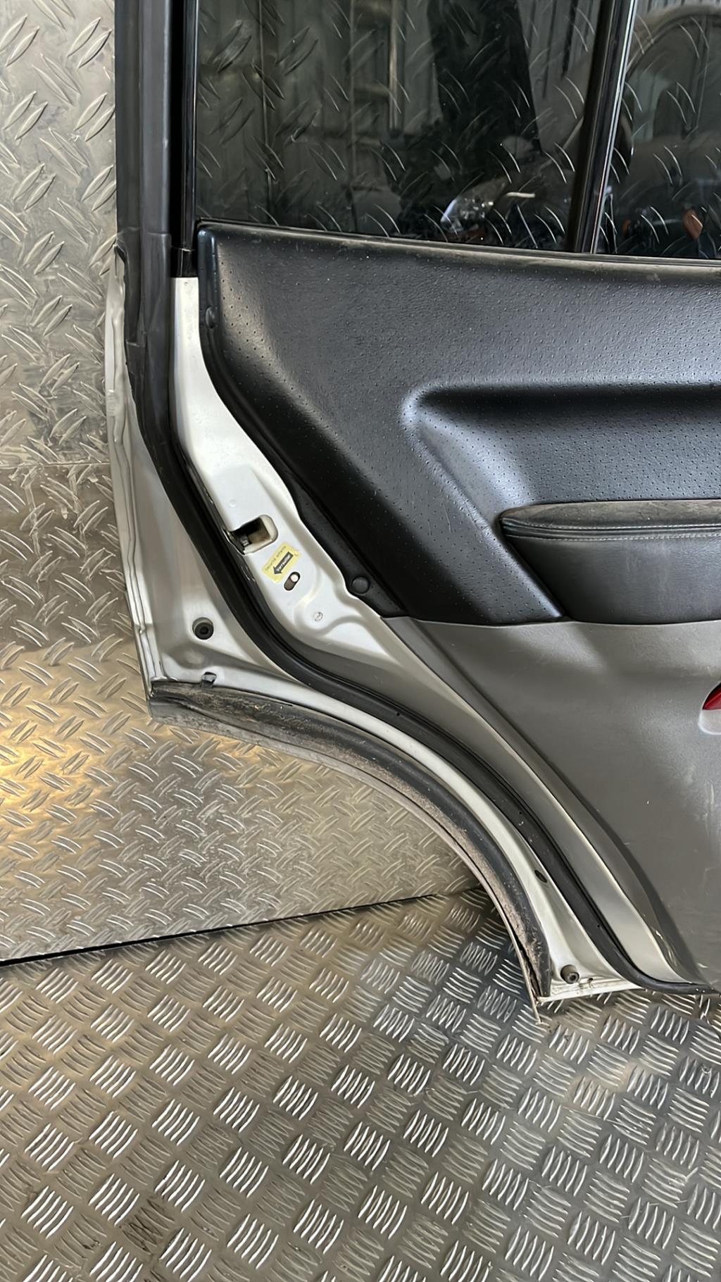 Portiera posteriore sinistra MITSUBISHI PAJERO 3 PHASE 1 Diésel - 1