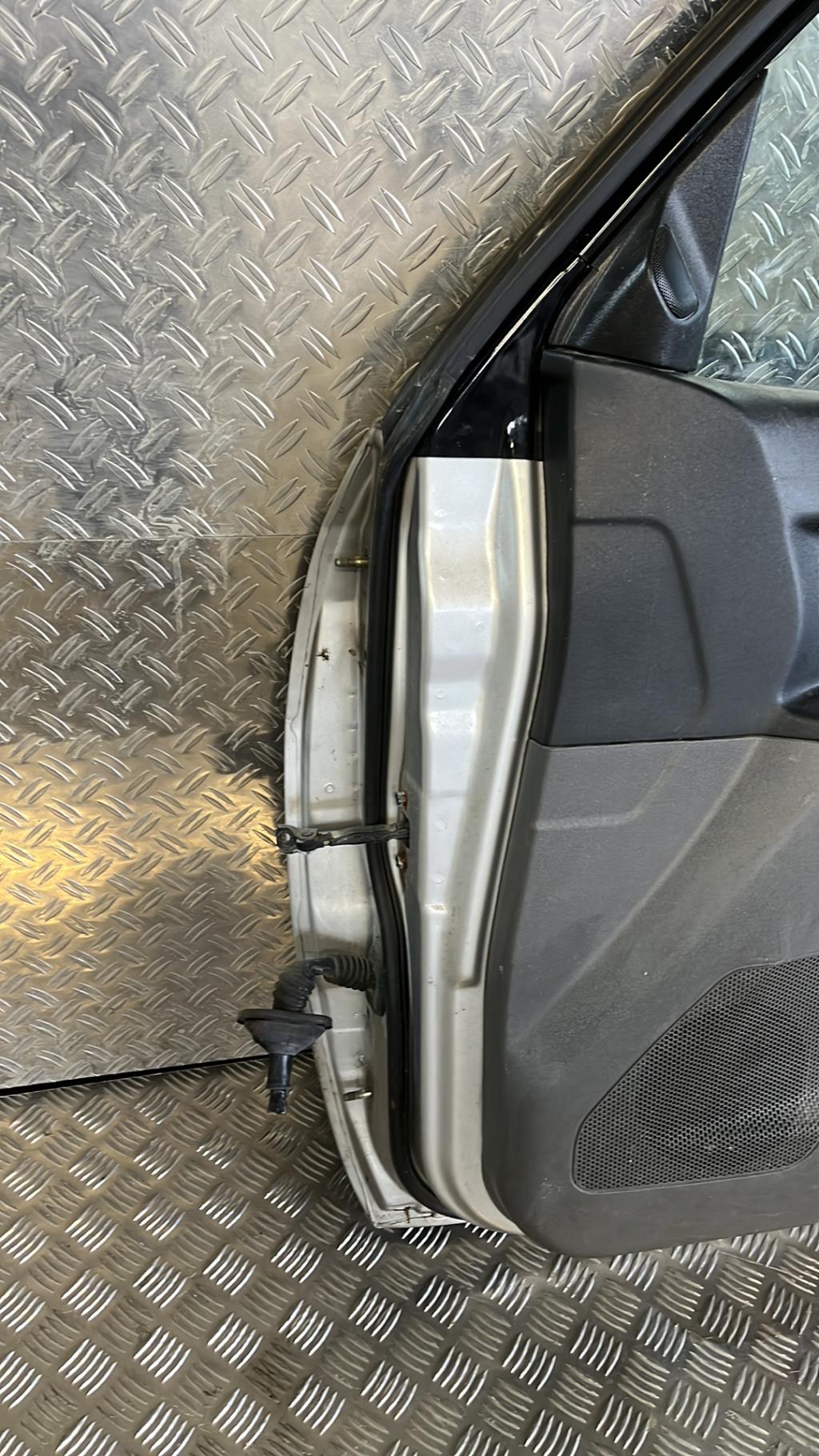 Portiera anteriore destra MITSUBISHI PAJERO 3 PHASE 1 Diésel - 1