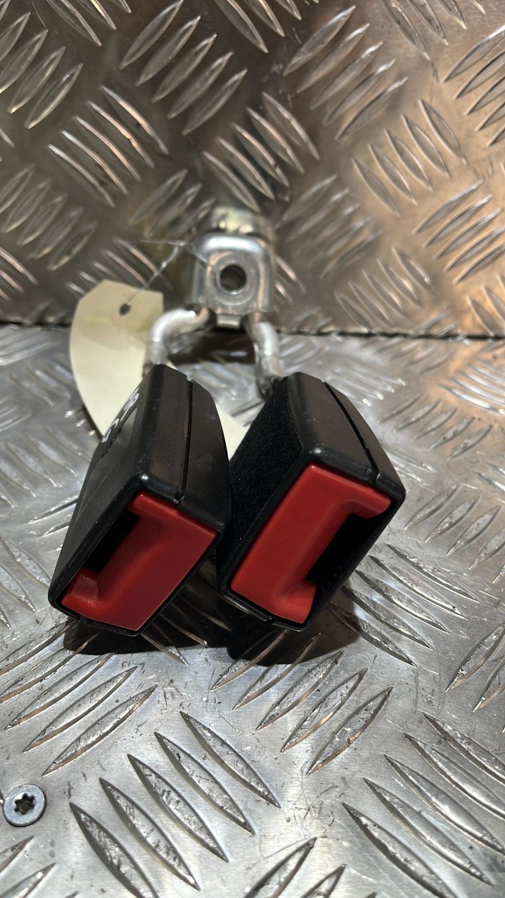 Aggancio cintura sicurezza posteriore sinistro SEAT IBIZA 4 PHASE 2 Diésel - 1