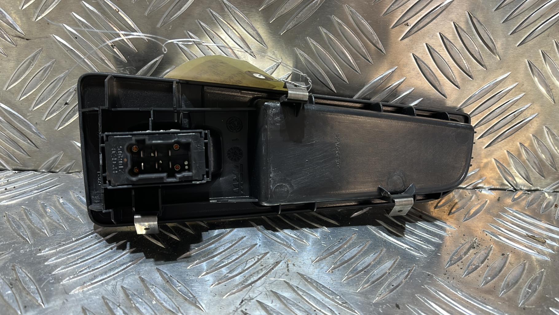 Interruttore lavacristalli anteriore sinistro FIAT GRANDE PUNTO Diésel - 1