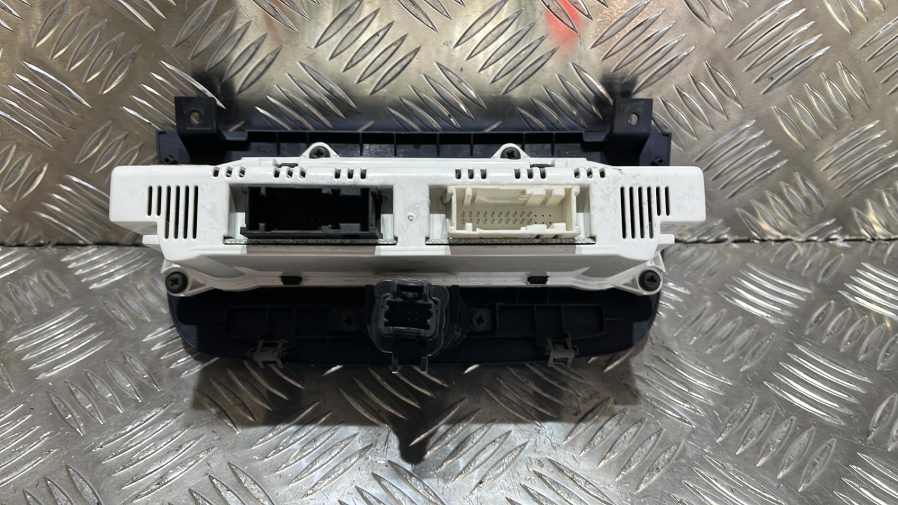 Commande chauffage FORD FIESTA 5 PHASE 2 Diesel - 1