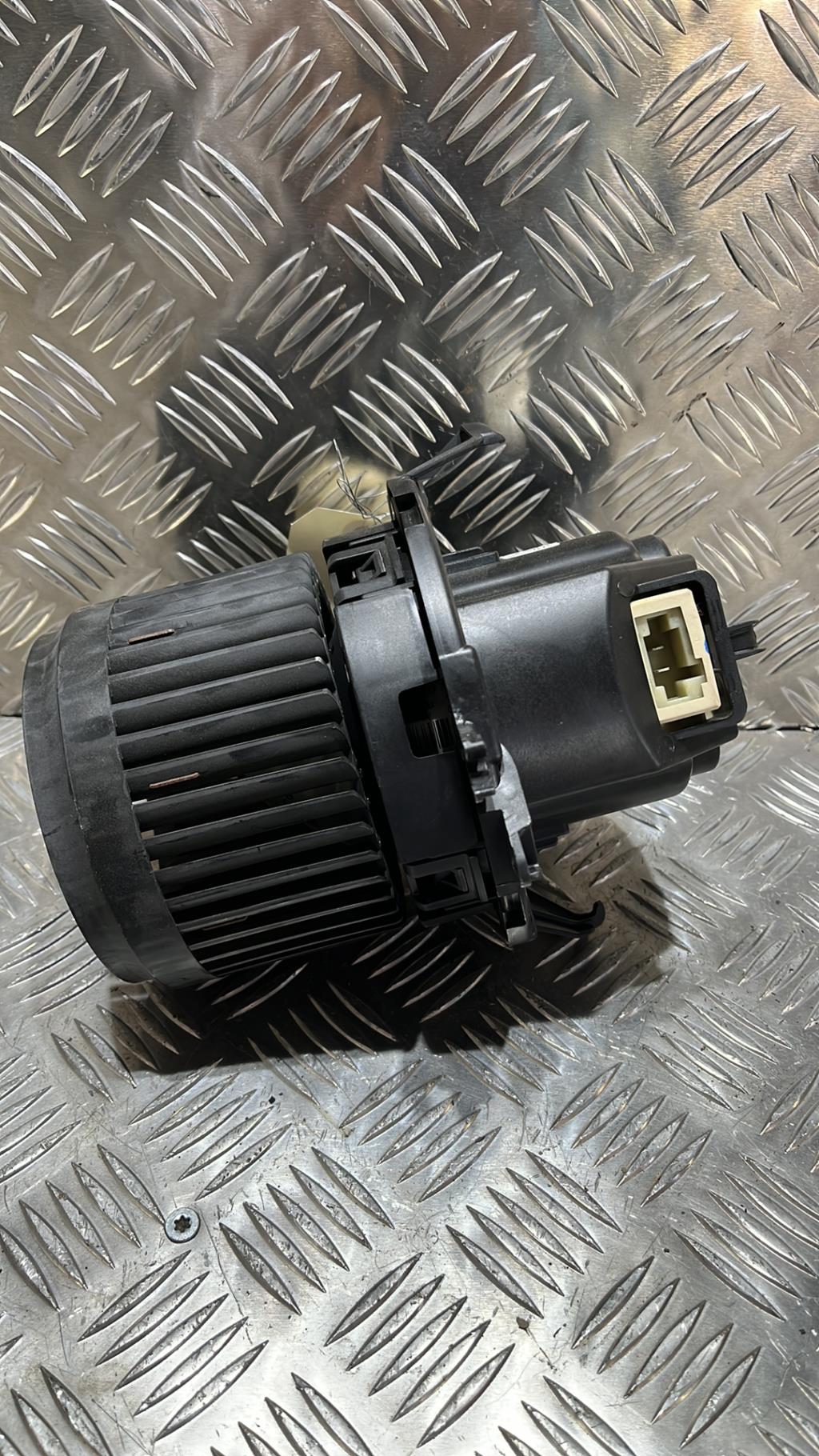 Pulseur d'air RENAULT CLIO 4 PHASE 2 Diesel - 1