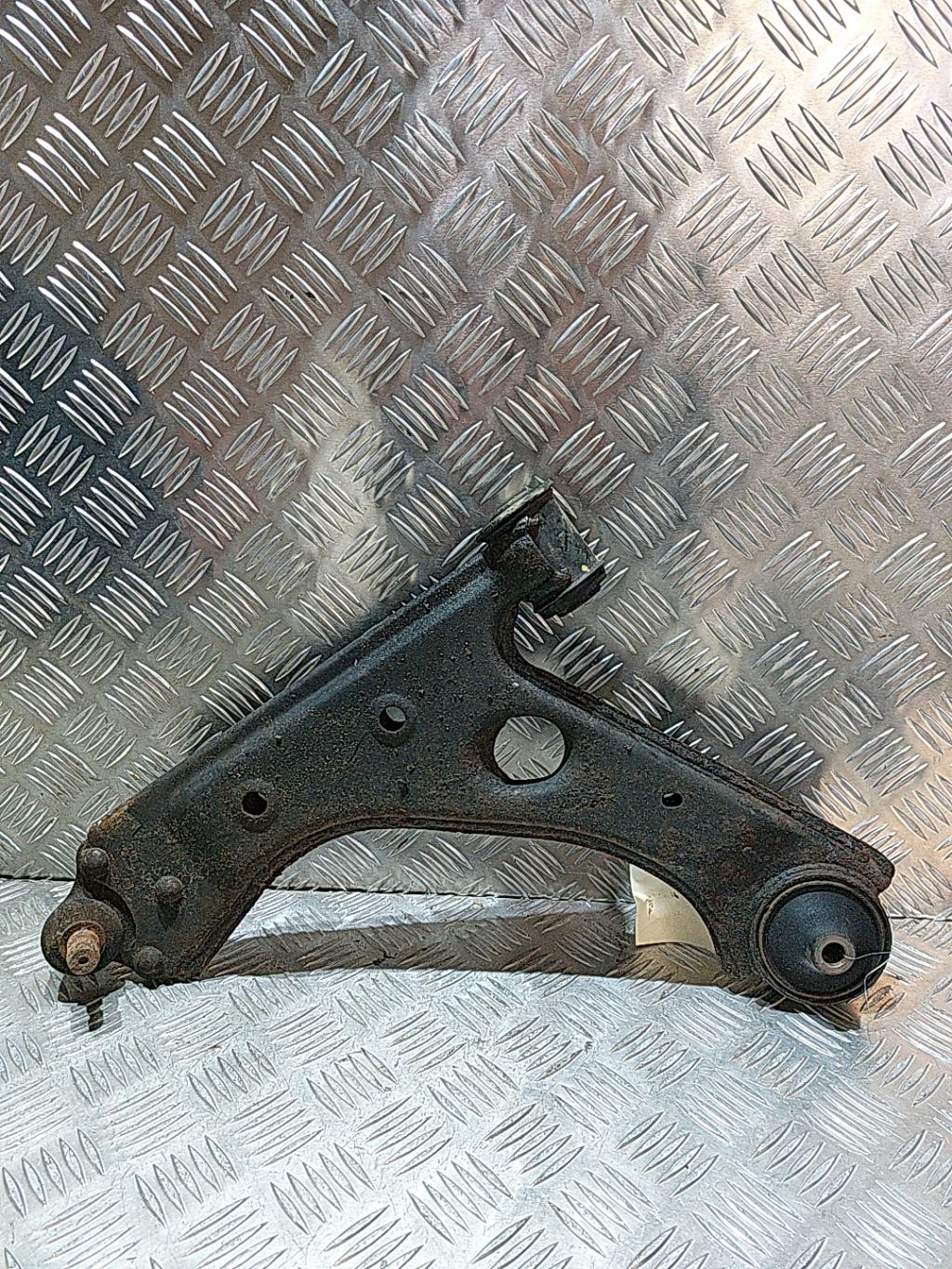 Triangolo inferiore anteriore sinistro OPEL CORSA D PHASE 1 Diésel - 1