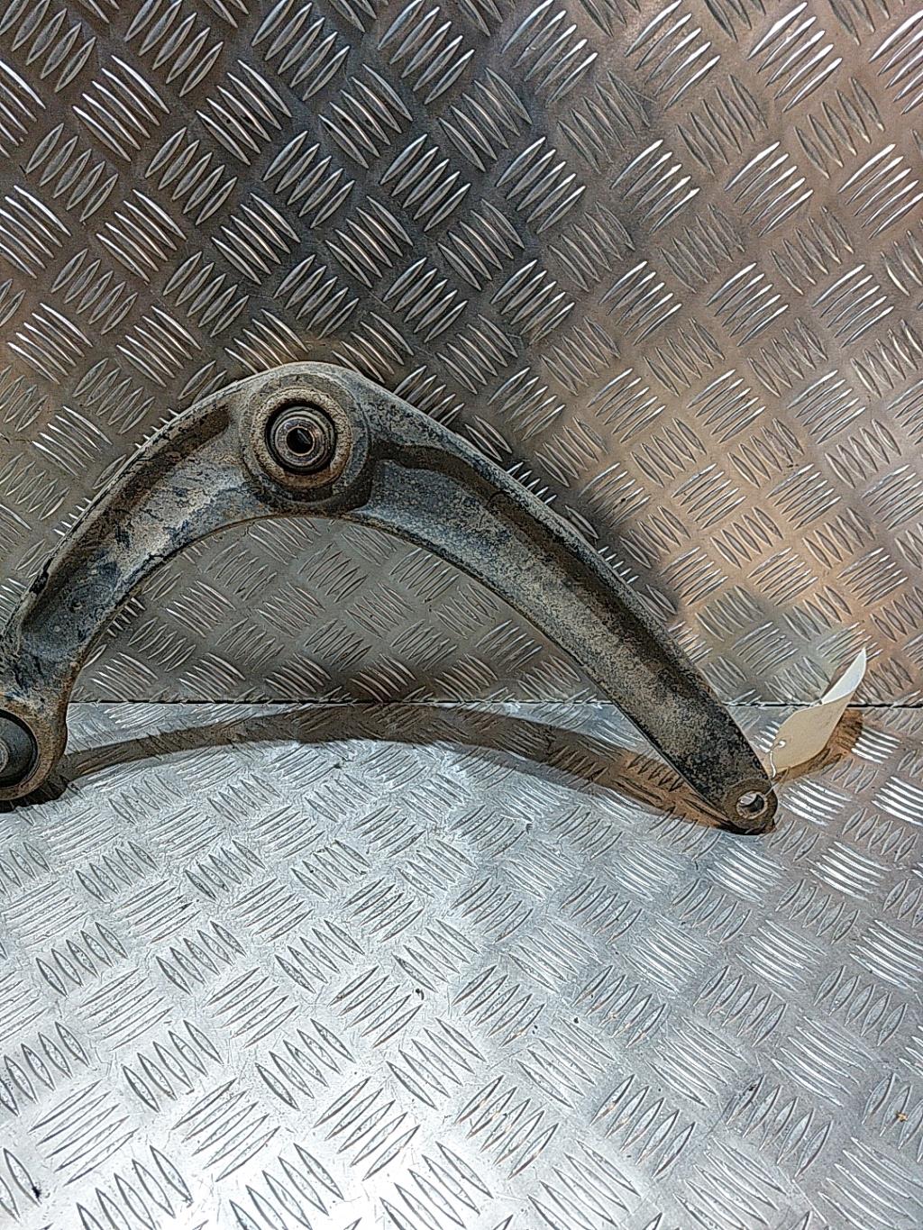 Triangolo inferiore anteriore sinistro PEUGEOT 308 1 PHASE 1 Diésel - 1