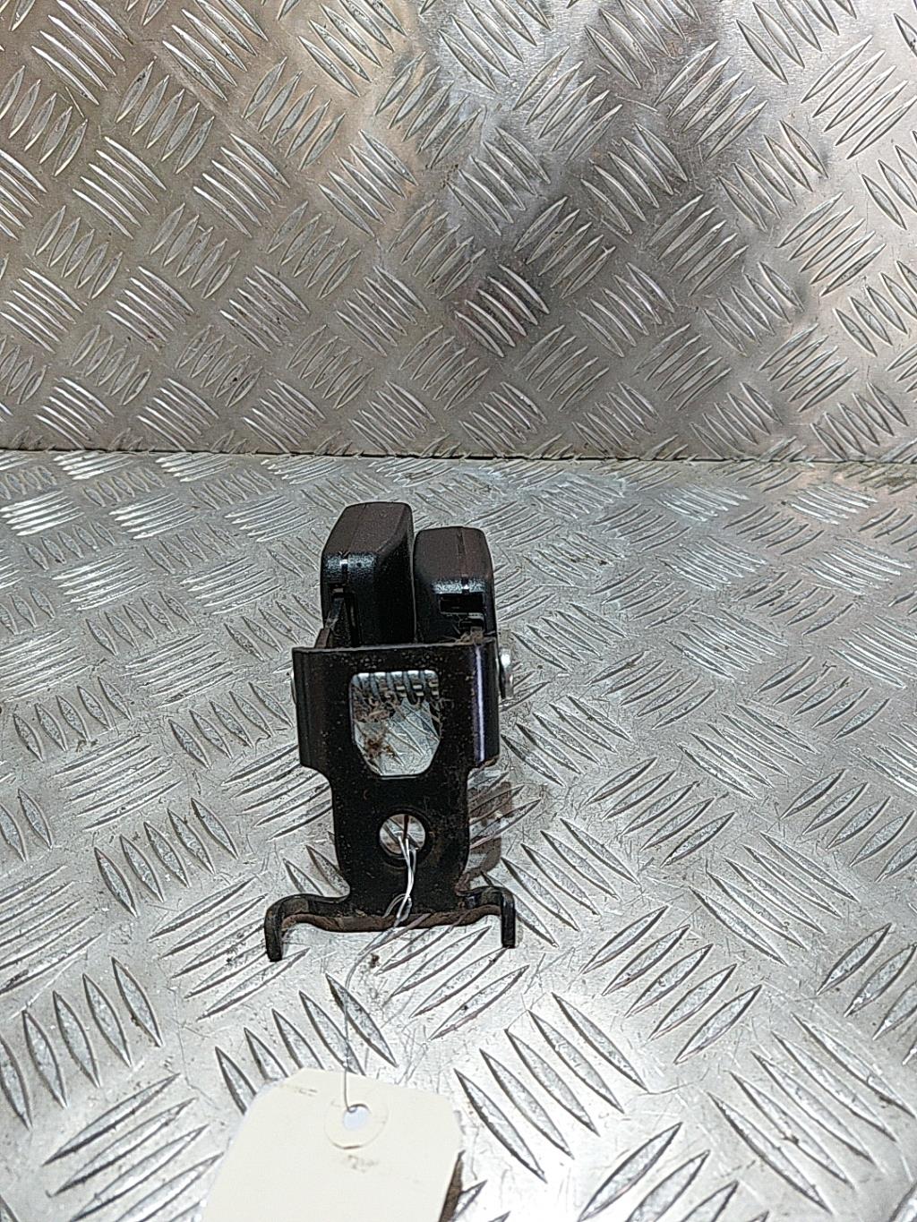 Aggancio cintura sicurezza posteriore sinistro RENAULT MEGANE 2 PHASE 2 Diésel - 1