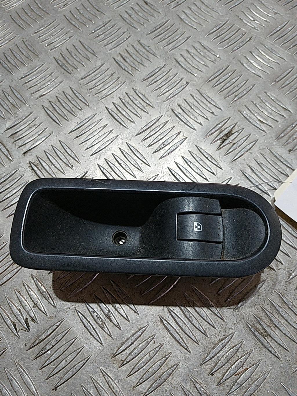 Interruttore lavacristalli posteriore destro RENAULT MEGANE 2 PHASE 2 Diésel - 1