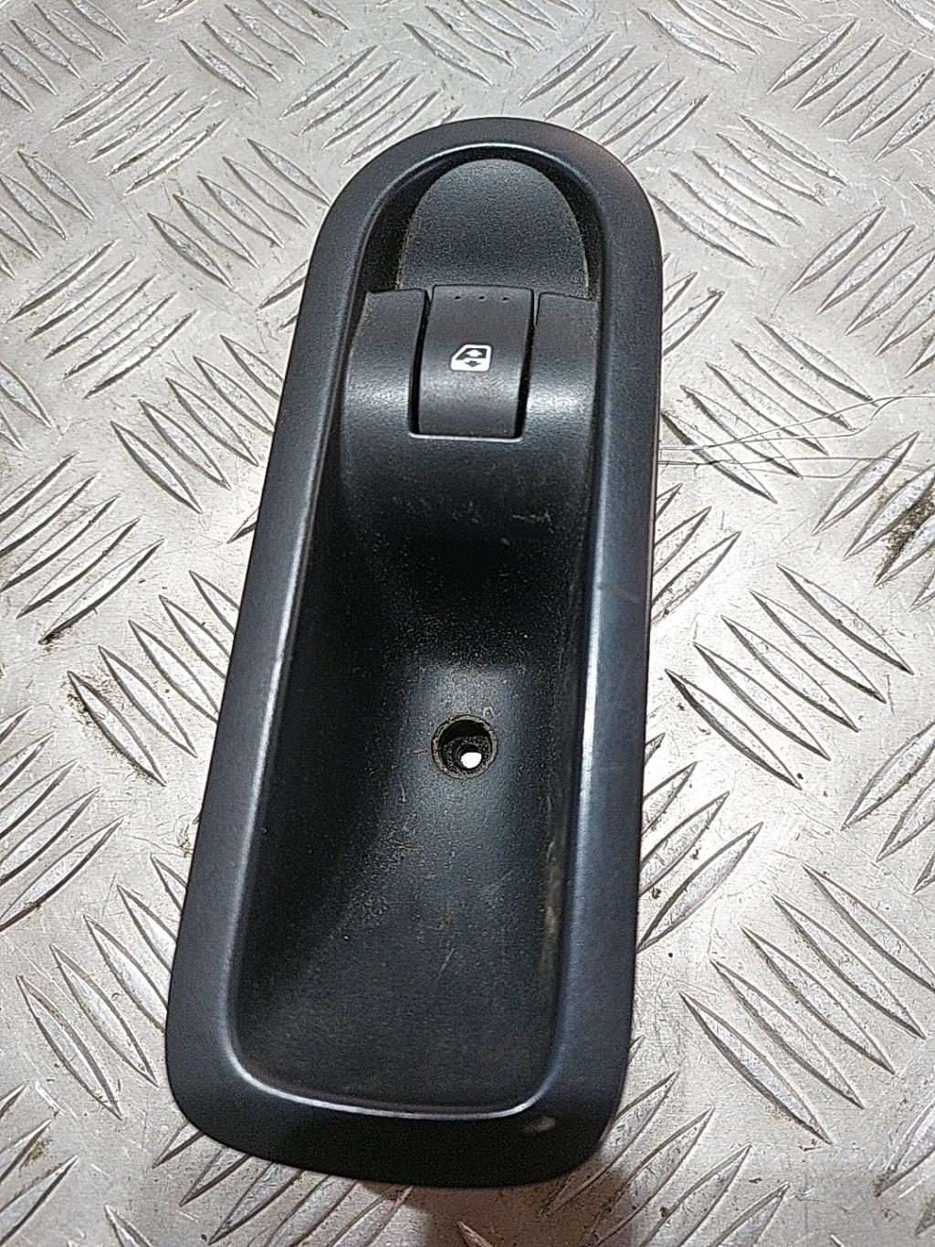 Interruttore lavacristalli posteriore sinistro RENAULT MEGANE 2 PHASE 2 Diésel - 1