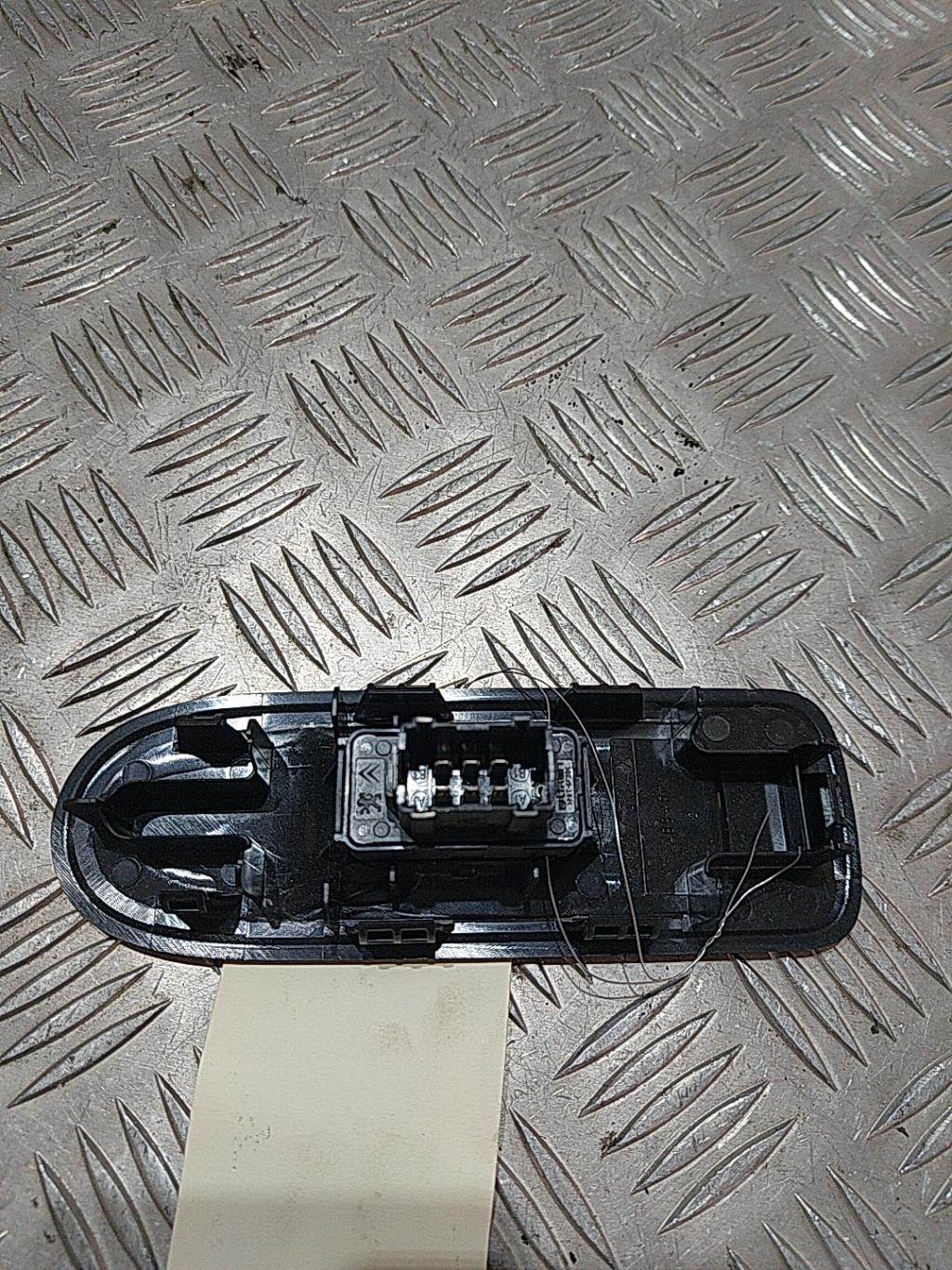 Interruttore lavacristalli anteriore destro CITROEN C3 2 PHASE 2 Diésel - 1