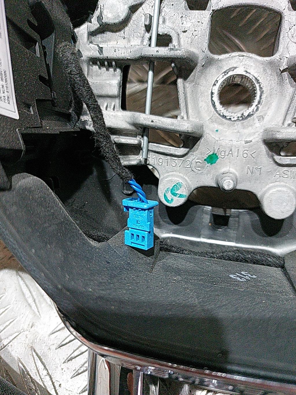 Volant PEUGEOT 208 1 PHASE 1 Essence - 1