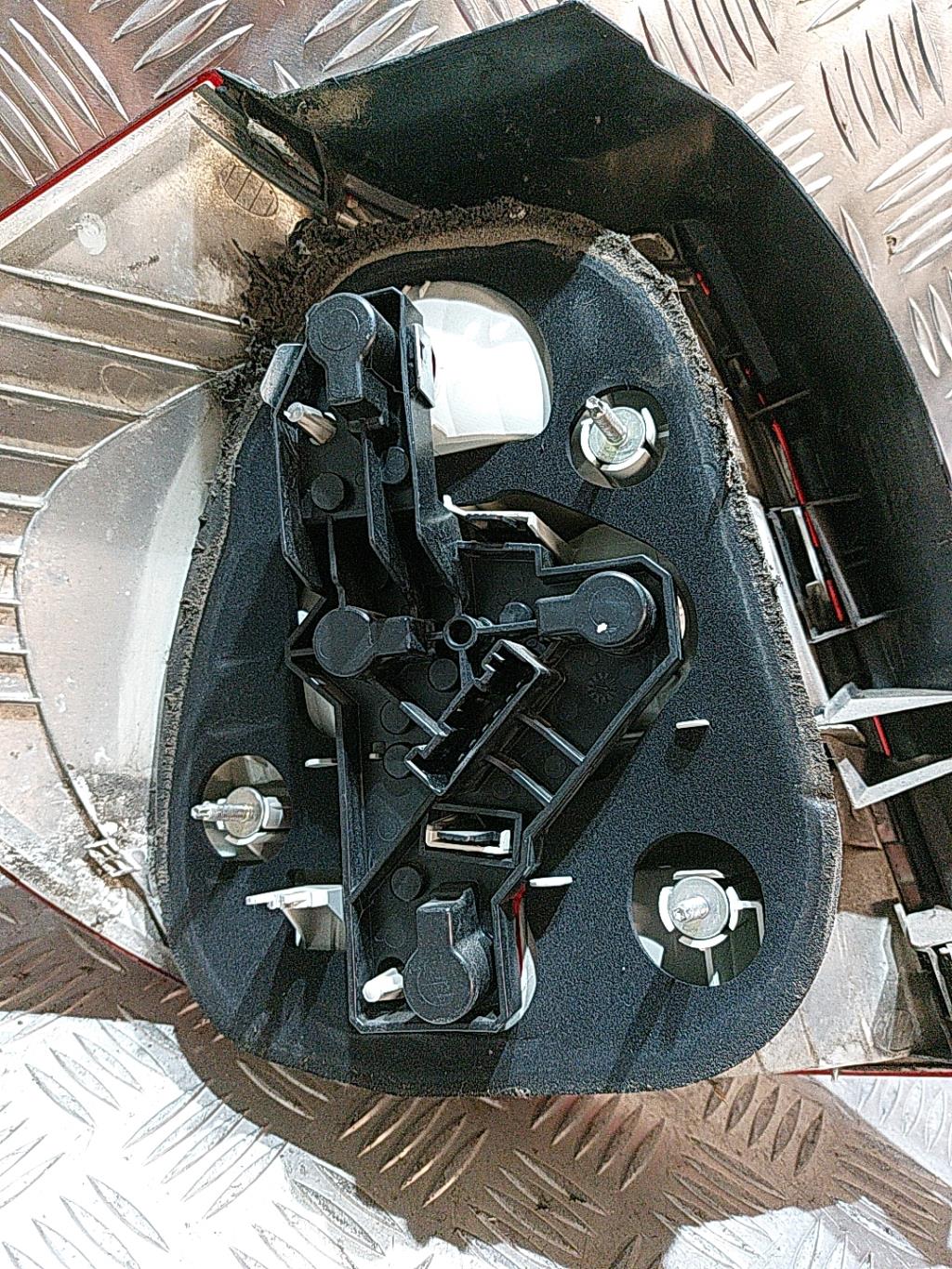 Fanale posteriore principale destro (luci) BMW SERIE 1 E87 PHASE 1 Diésel - 1