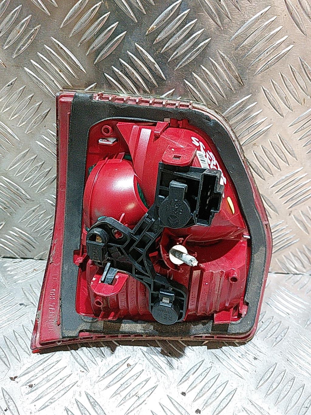 Feu arriere secondaire gauche (feux) CITROEN C5 2 BREAK Diesel - 1