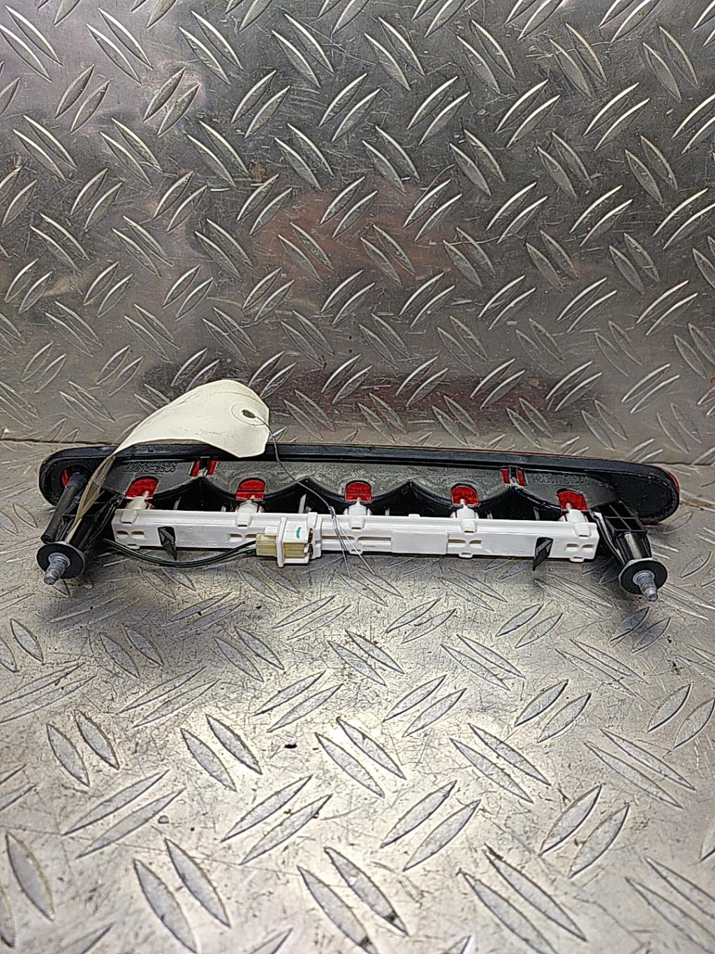 Feu arriere stop central SUZUKI SWIFT 4 Essence - 1