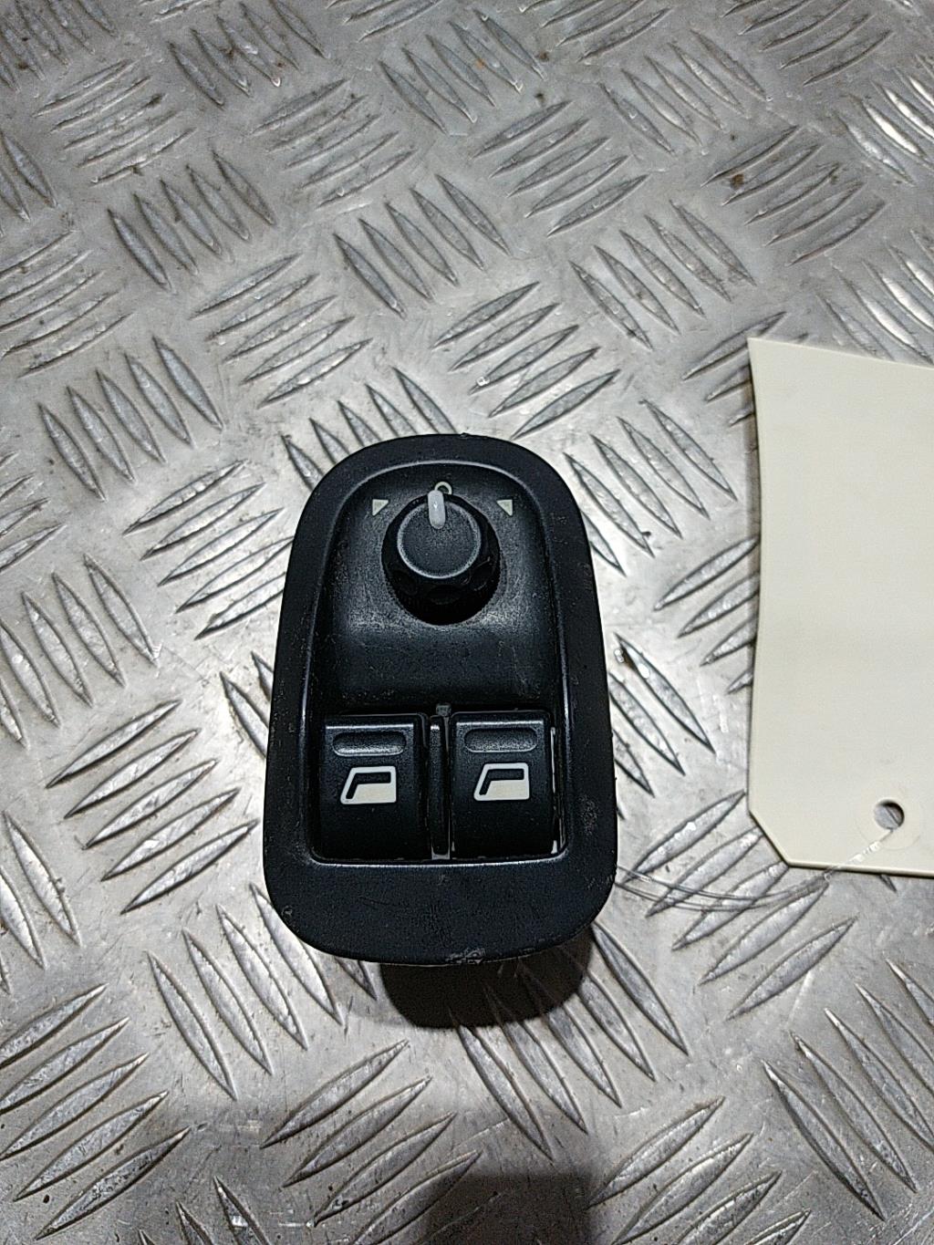 Interruttore lavacristalli anteriore sinistro PEUGEOT 306 PHASE 2 Diésel - 1