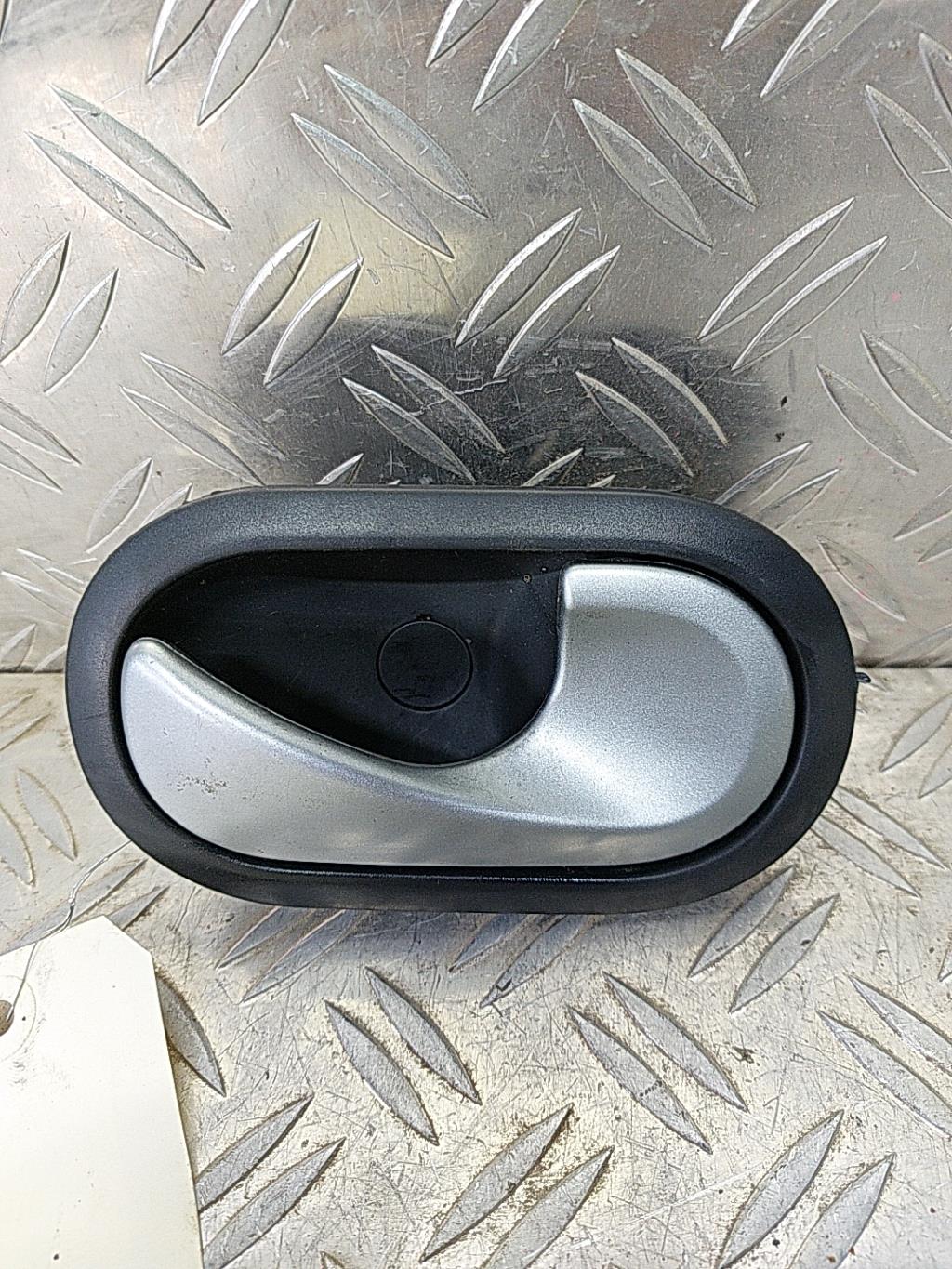 Maniglia interna posteriore destra RENAULT CLIO 3 PHASE 2 Diésel - 1