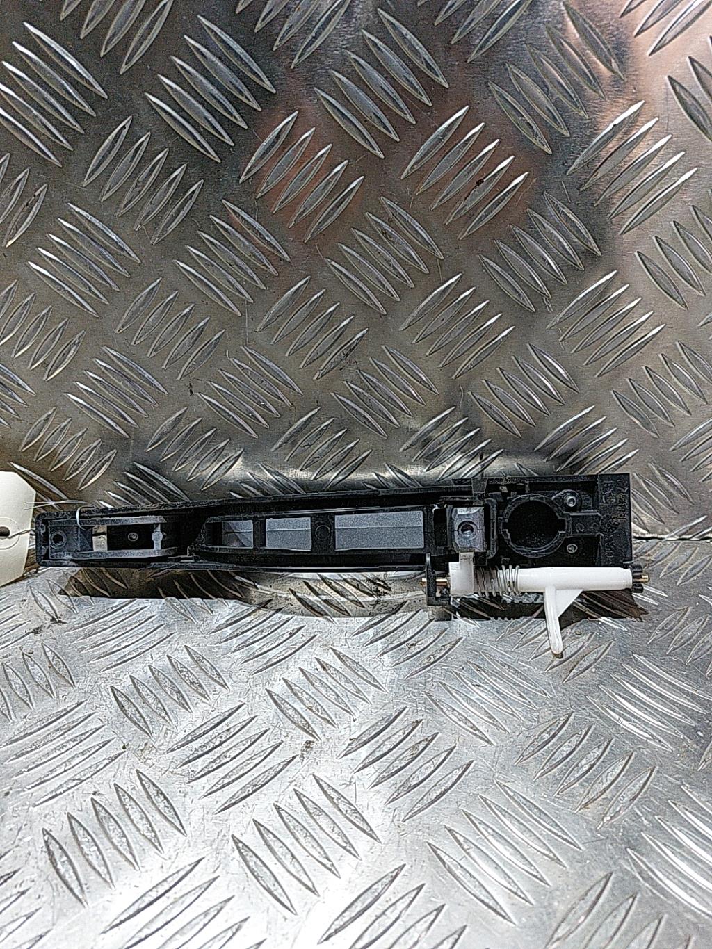 Poignee porte arriere gauche PEUGEOT 307 PHASE 1 Essence - 1